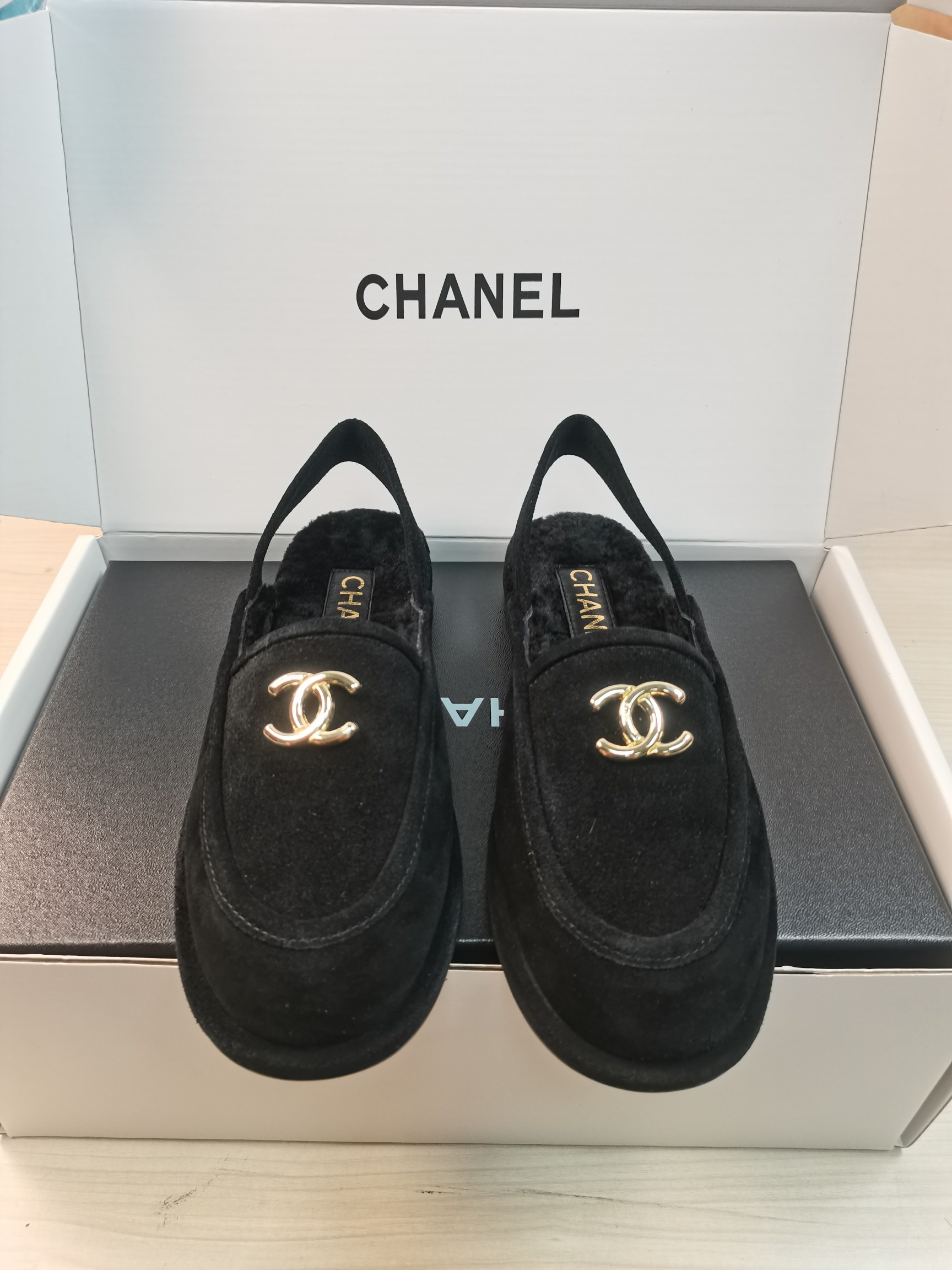 chanel 25a recién llegado ~ Xiaoxiang 25 nuevo estilo de principios de otoño, nuevos zapatos de piel con espalda vacía,…