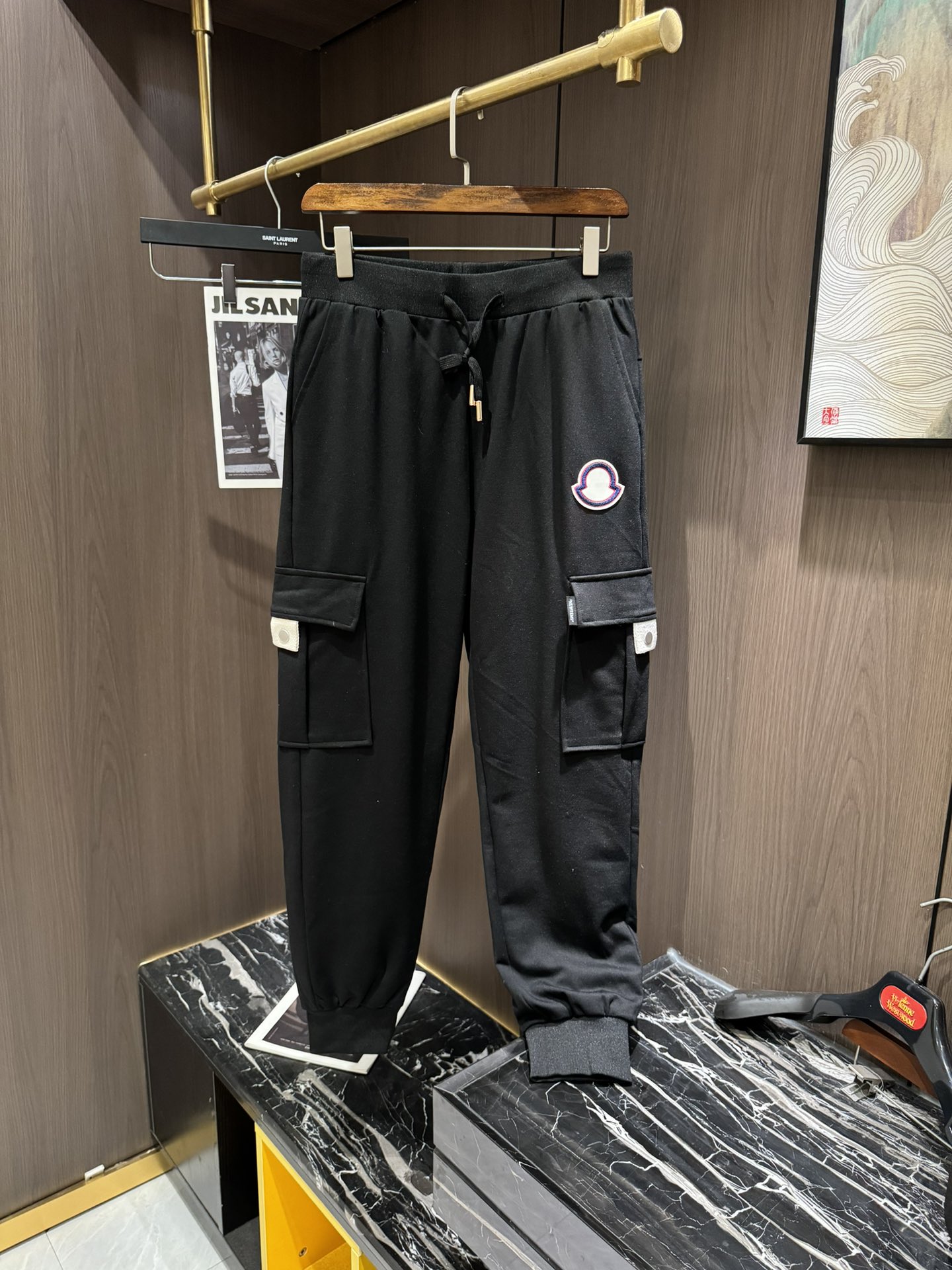 NO:610299,MON25S new autumn and winter men's down pants# Classic down trousers with large down filling inside, comfortable and warm. They are sporty and fashionable and are not afraid of the severe cold in autumn and winter. They are ultra-light and warm, with exquisite craftsmanship details, smooth lines and delicate craftsmanship, plus a cool design that makes the upper body super handsome!  A must-have for cold places in autumn and winter. Winter will keep you from freezing. One piece is worth three!  Size M-4XL,,down jacket,alexander wang19860909MON25S秋冬新款男士羽绒裤# 经典羽绒长裤,内里大朵绒填充,舒适保暖.运动时尚的同时无惧秋冬严寒.超轻又保暖,工艺细节精细到位,流畅的线条与细腻的工艺,再加上酷感设计上身超帅的一款！秋冬寒冷之地必选,冬天使你不再冷冻,一件抵三件！码数M-4XL,,down jacket,alexander wang,Men's clothing