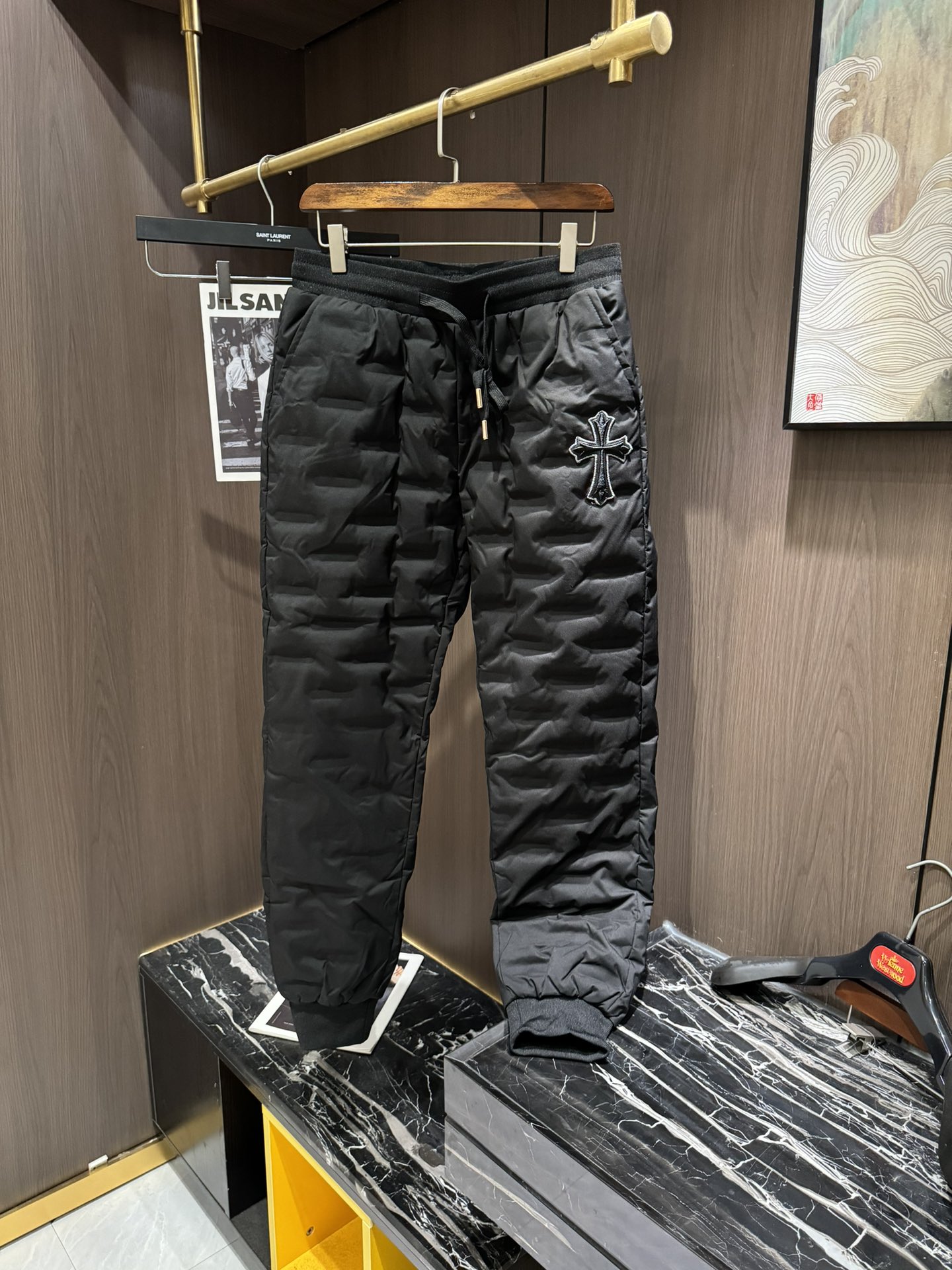 NO:610284,CHR25S new autumn and winter men's down trousers# Classic down trousers with large down filling inside, comfortable and warm. They are sporty and fashionable and are not afraid of the cold in autumn and winter. They are ultra-light and warm, with fine craftsmanship details, smooth lines and delicate craftsmanship, plus a cool design that makes the upper body super handsome!  A must-have for cold places in autumn and winter. Winter will keep you from freezing. One piece is worth three!  Size M-4XL,,down jacket,alexander wang19860909CHR25S秋冬新款男士羽绒裤# 经典羽绒长裤,内里大朵绒填充,舒适保暖.运动时尚的同时无惧秋冬严寒.超轻又保暖,工艺细节精细到位,流畅的线条与细腻的工艺,再加上酷感设计上身超帅的一款！秋冬寒冷之地必选,冬天使你不再冷冻,一件抵三件！码数M-4XL,,down jacket,alexander wang,Men's clothing