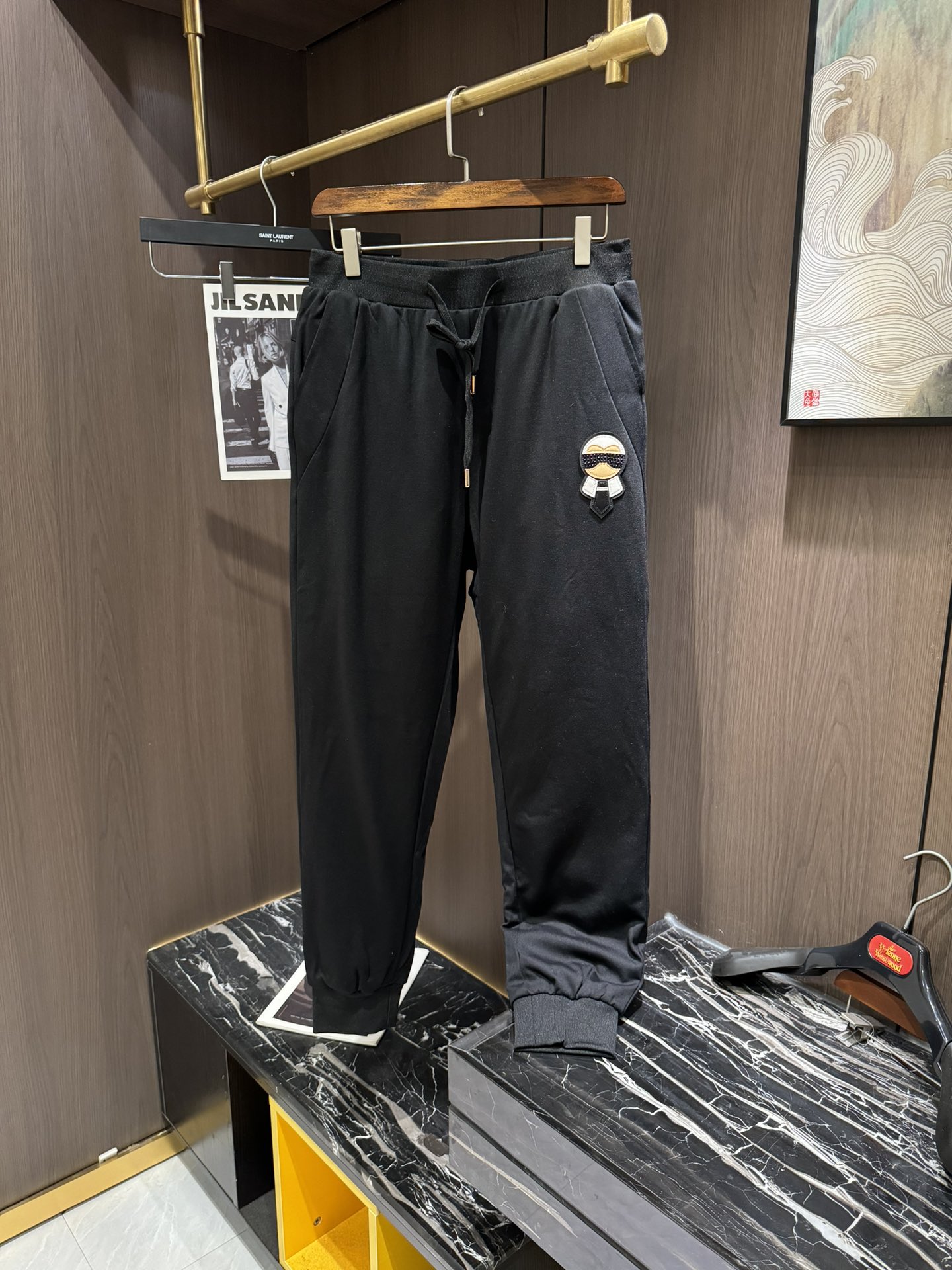 NO:610277,FD25S new autumn and winter men's down pants# Classic down trousers with large down filling inside, comfortable and warm. They are sporty and fashionable and are not afraid of the severe cold in autumn and winter. They are ultra-light and warm, with exquisite craftsmanship details, smooth lines and delicate craftsmanship, plus a cool design that makes the upper body super handsome!  A must-have for cold places in autumn and winter. Winter will keep you from freezing. One piece is worth three!  Size M-4XL,,down jacket,alexander wang19860909FD25S秋冬新款男士羽绒裤# 经典羽绒长裤,内里大朵绒填充,舒适保暖.运动时尚的同时无惧秋冬严寒.超轻又保暖,工艺细节精细到位,流畅的线条与细腻的工艺,再加上酷感设计上身超帅的一款！秋冬寒冷之地必选,冬天使你不再冷冻,一件抵三件！码数M-4XL,,down jacket,alexander wang,Men's clothing