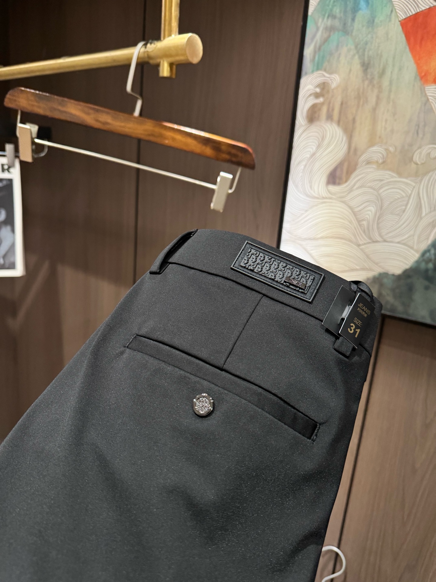 NO:118537,CD2025 Early Spring Latest Series of Men's Leisure Pants!  Soft and delicate, excellent feel!  The brand style is unobstructed!  Minimalist design, without extravagant elements to win the lead, the details are finely made, the hardware accessories are customized, the thickness is just right, easy to control various weather in spring and summer, classic colors are very energetic, and various styles of dressing, casual business, daily life, and fashion trends can be controlled!  Overall, both in terms of grade and fashion are extremely outstanding, bringing extraordinary clothing taste!  Number of codes 29-3837, alexander wang19860909CD2025早春最新系列男士休闲裤！柔软细腻,手感绝佳！品牌格调一览无余！极简主义设计,没有多余浮夸的元素来宣兵夺主,细节做工精细,五金配件原版定制,厚薄程度也是恰到好处,轻松驾驭春夏各种天气,经典颜色上身很显精气神,多种风格穿搭,休闲商务、日常生活、时尚潮流均可驾驭！整体不论是档次还是时尚感都是极为出色的,带来非凡的衣着品味！码数29-3837,,alexander wang,Men's clothing