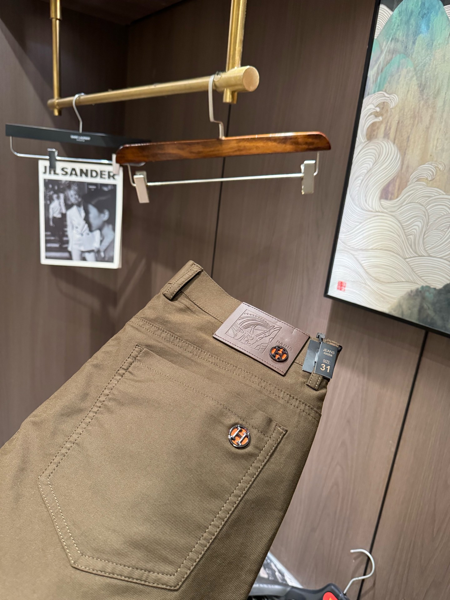 NO:118540,HER2025 Early Spring Latest Series of Men's Leisure Pants!  Soft and delicate, excellent feel!  The brand style is unobstructed!  Minimalist design, without extravagant elements to win the lead, the details are finely made, the hardware accessories are customized, the thickness is just right, easy to control various weather in spring and summer, classic colors are very energetic, and various styles of dressing, casual business, daily life, and fashion trends can be controlled!  Overall, both in terms of grade and fashion are extremely outstanding, bringing extraordinary clothing taste!  Number of codes 29-3837, alexander wang19860909HER2025早春最新系列男士休闲裤！柔软细腻,手感绝佳！品牌格调一览无余！极简主义设计,没有多余浮夸的元素来宣兵夺主,细节做工精细,五金配件原版定制,厚薄程度也是恰到好处,轻松驾驭春夏各种天气,经典颜色上身很显精气神,多种风格穿搭,休闲商务、日常生活、时尚潮流均可驾驭！整体不论是档次还是时尚感都是极为出色的,带来非凡的衣着品味！码数29-3837,,alexander wang,Men's clothing