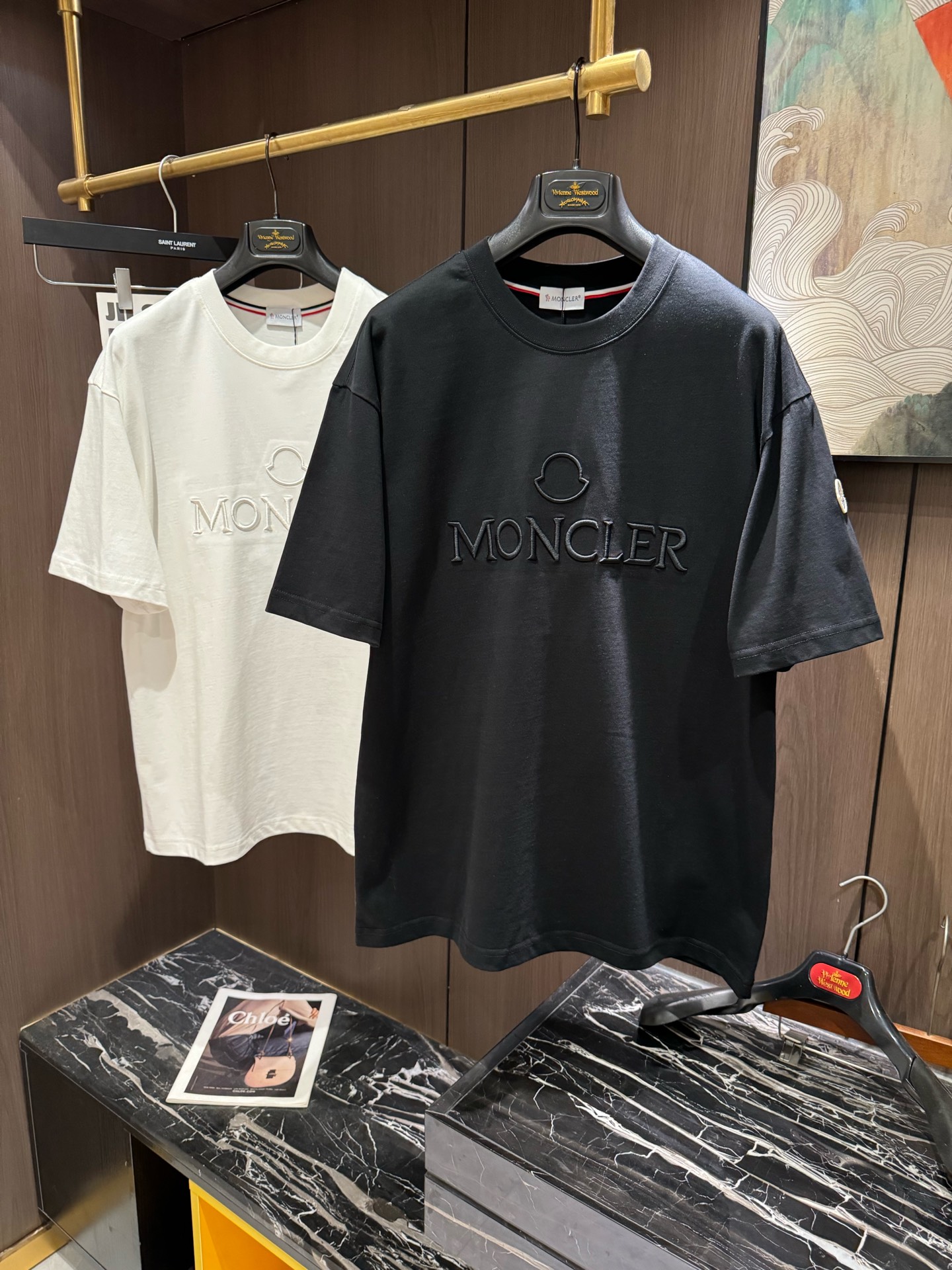 NO:118531,MON2025 spring and summer new short-sleeved sleeves have bright and bright overall color, smooth and soft feel, with a strong drape, natural and soft texture, super comfortable close body, and a strong drape!  T-shirts are very comfortable and practical in daily wear, super toughness is better than ordinary cotton, the texture is delicate, soft and skin-friendly, the touch is light and cool, the color is bright and the color is fast, the breathability and drape are good.. S-XL, T-shirt,tees, t-shirt,alexander wang19860909MON2025 春夏新款短袖 整体上色泽较鲜明和光亮,手感顺滑揉软,悬垂感特强,质地自然柔软、贴身超级舒服,悬垂感特强！ T恤日常穿搭很自在很实用,超级的有韧性比起一般的棉手感质感都更好的,面料质地细腻、柔软、亲肤,触感轻薄凉爽,色泽艳丽色牢度高,透气性及悬垂性好..码数S-XL,,T-shirt,tees，t-shirt,alexander wang,Men's clothing