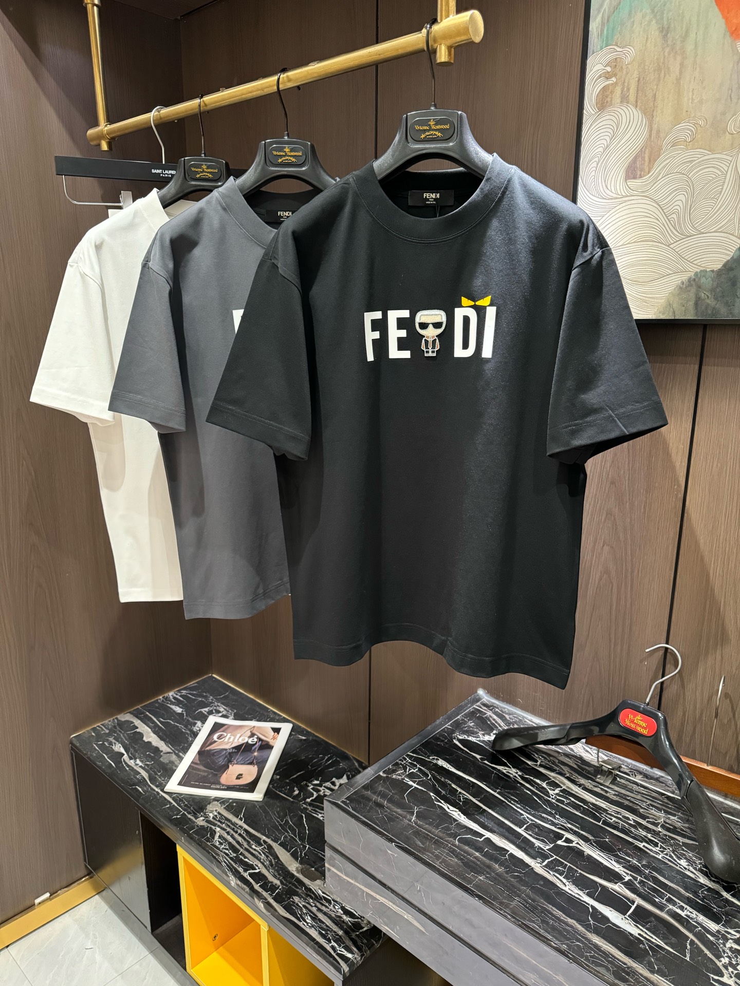 NO:118997,FD2025 Spring and Summer new short-sleeved sleeves have a bright and bright overall color, smooth and soft feel, with a strong drape, natural and soft texture, super comfortable in the body, and a strong drape!  T-shirts are very comfortable and practical in daily wear, super toughness is better than ordinary cotton, the texture is delicate, soft and skin-friendly, the touch is light and cool, the color is bright and the color is high in fastness, and the breathability and drape are good.. S-3XL, T-shirt,tees, t-shirt,alexander wang19860909FD2025 春夏新款短袖 整体上色泽较鲜明和光亮,手感顺滑揉软,悬垂感特强,质地自然柔软、贴身超级舒服,悬垂感特强！ T恤日常穿搭很自在很实用,超级的有韧性比起一般的棉手感质感都更好的,面料质地细腻、柔软、亲肤,触感轻薄凉爽,色泽艳丽色牢度高,透气性及悬垂性好..码数S-3XL,,T-shirt,tees，t-shirt,alexander wang,Men's clothing