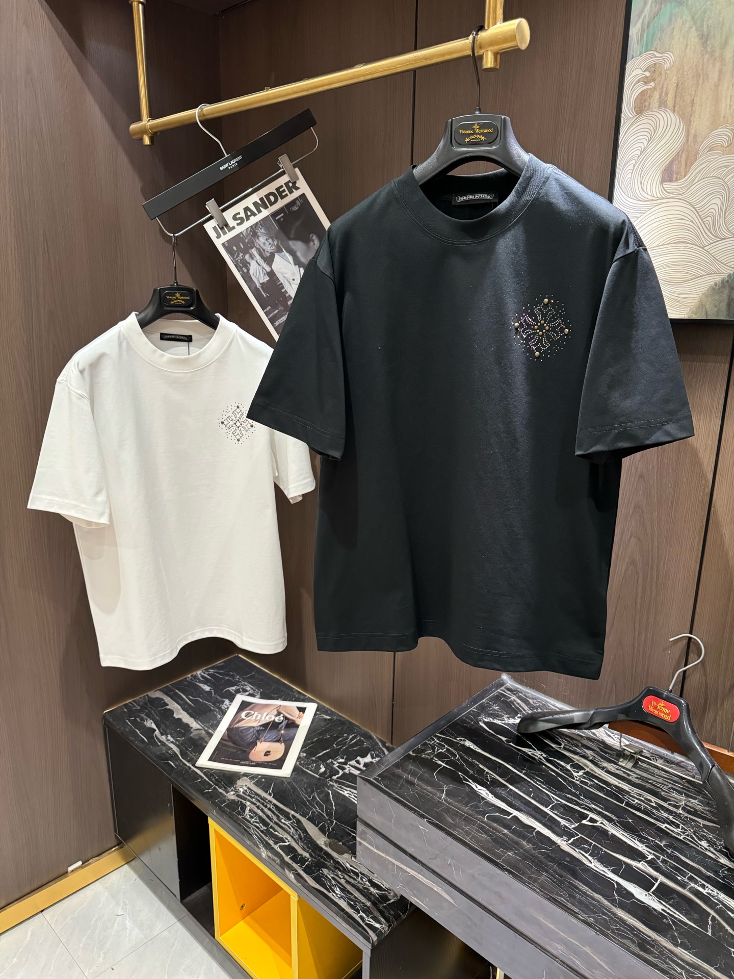 NO:119014,CHR2025 Spring and Summer new short-sleeved sleeves have a bright and bright overall color, smooth and soft feel, with a strong drape, natural and soft texture, super comfortable in the body, and a strong drape!  T-shirts are very comfortable and practical in daily wear, super toughness is better than ordinary cotton, the texture is delicate, soft and skin-friendly, the touch is light and cool, the color is bright and the color is high in fastness, and the breathability and drape are good.. S-3XL, T-shirt,tees, t-shirt,alexander wang19860909CHR2025 春夏新款短袖 整体上色泽较鲜明和光亮,手感顺滑揉软,悬垂感特强,质地自然柔软、贴身超级舒服,悬垂感特强！ T恤日常穿搭很自在很实用,超级的有韧性比起一般的棉手感质感都更好的,面料质地细腻、柔软、亲肤,触感轻薄凉爽,色泽艳丽色牢度高,透气性及悬垂性好..码数S-3XL,,T-shirt,tees，t-shirt,alexander wang,Men's clothing