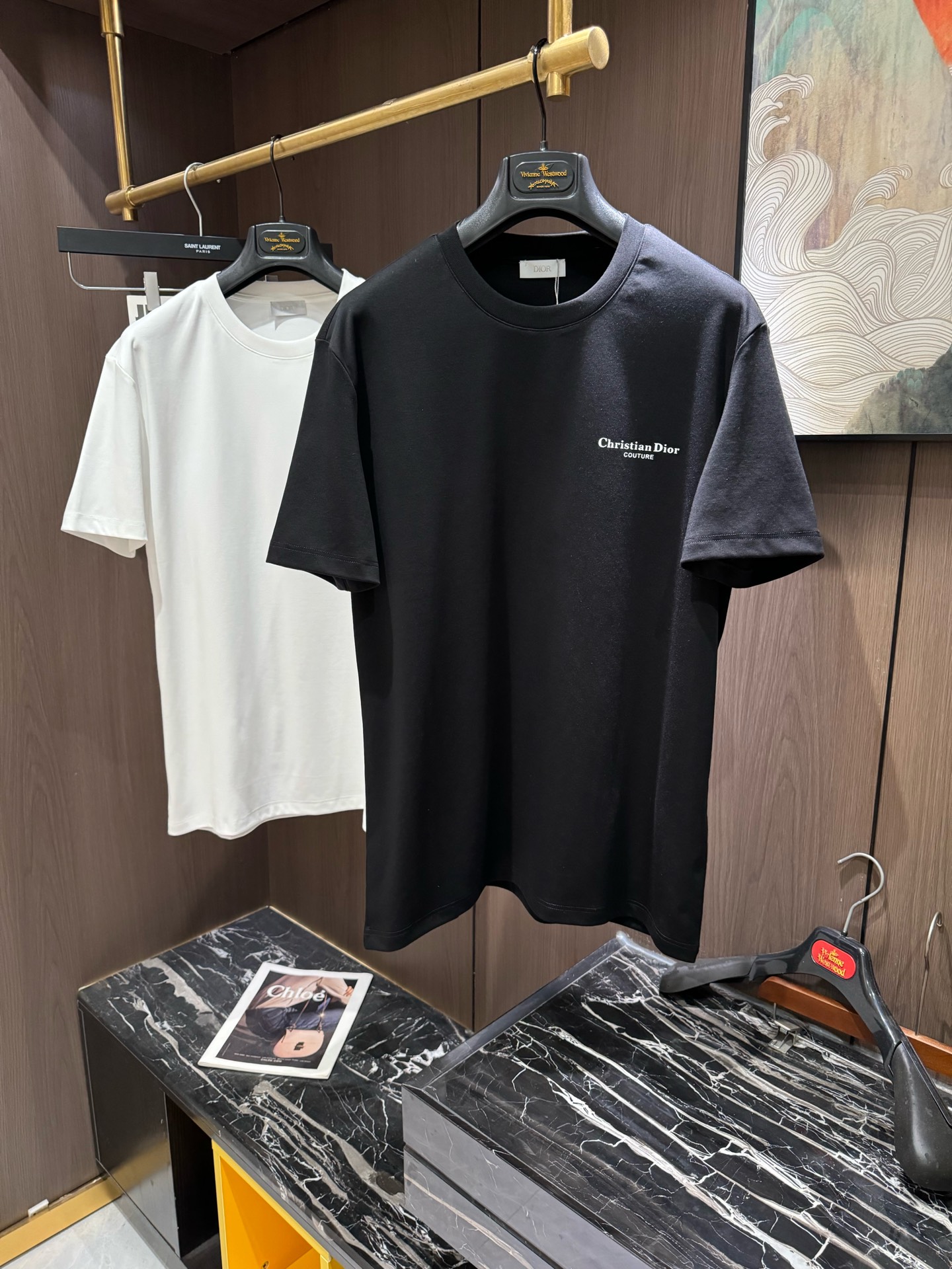 NO:118533,CD2025 Spring and Summer New Short Sleeves The overall color is bright and bright, with a smooth and soft feel, with a strong drape, natural and soft texture, super comfortable in the body, and a strong drape!  T-shirts are very comfortable and practical in daily wear, super toughness is better than ordinary cotton, the texture is delicate, soft and skin-friendly, the touch is light and cool, the color is bright and the color is fast, the breathability and drape are good.. Number of codes M-3XL, T-shirt,tees, t-shirt,alexander wang19860909CD2025 春夏新款短袖 整体上色泽较鲜明和光亮,手感顺滑揉软,悬垂感特强,质地自然柔软、贴身超级舒服,悬垂感特强！ T恤日常穿搭很自在很实用,超级的有韧性比起一般的棉手感质感都更好的,面料质地细腻、柔软、亲肤,触感轻薄凉爽,色泽艳丽色牢度高,透气性及悬垂性好..码数M-3XL,,T-shirt,tees，t-shirt,alexander wang,Men's clothing