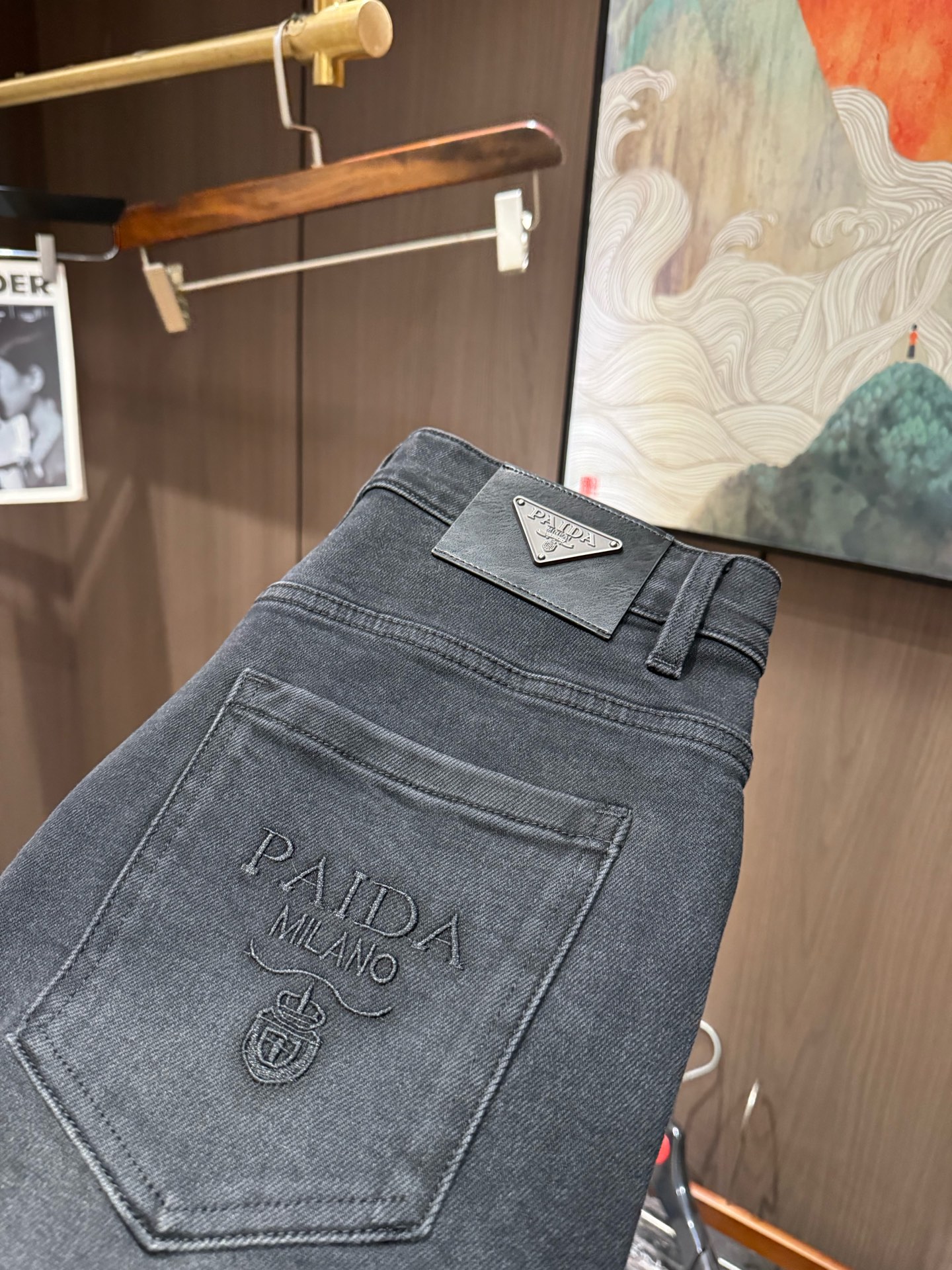 NO:118520,PRA25S spring and summer men's straight jeans......Made of cotton denim fabric, soft texture without losing muscles and bones, dry and tough feel. Classic iconic embossed logo, soul-like embellishment. All indicators are top-quality, which naturally brings an excellent body feel!  !  !  Number of codes 29-3837, prada, jeans, alexander wang19860909PRA25S春夏男士直筒牛仔裤.......棉质牛仔面料打造 质地柔软又不失筋骨,手感干爽有韧性 经典的标志性浮雕徽标,灵魂般的点缀 各项指标皆为上品,自然带来极佳的上身体感！！！码数29-3837,,prada,jeans,alexander wang,Men's clothing