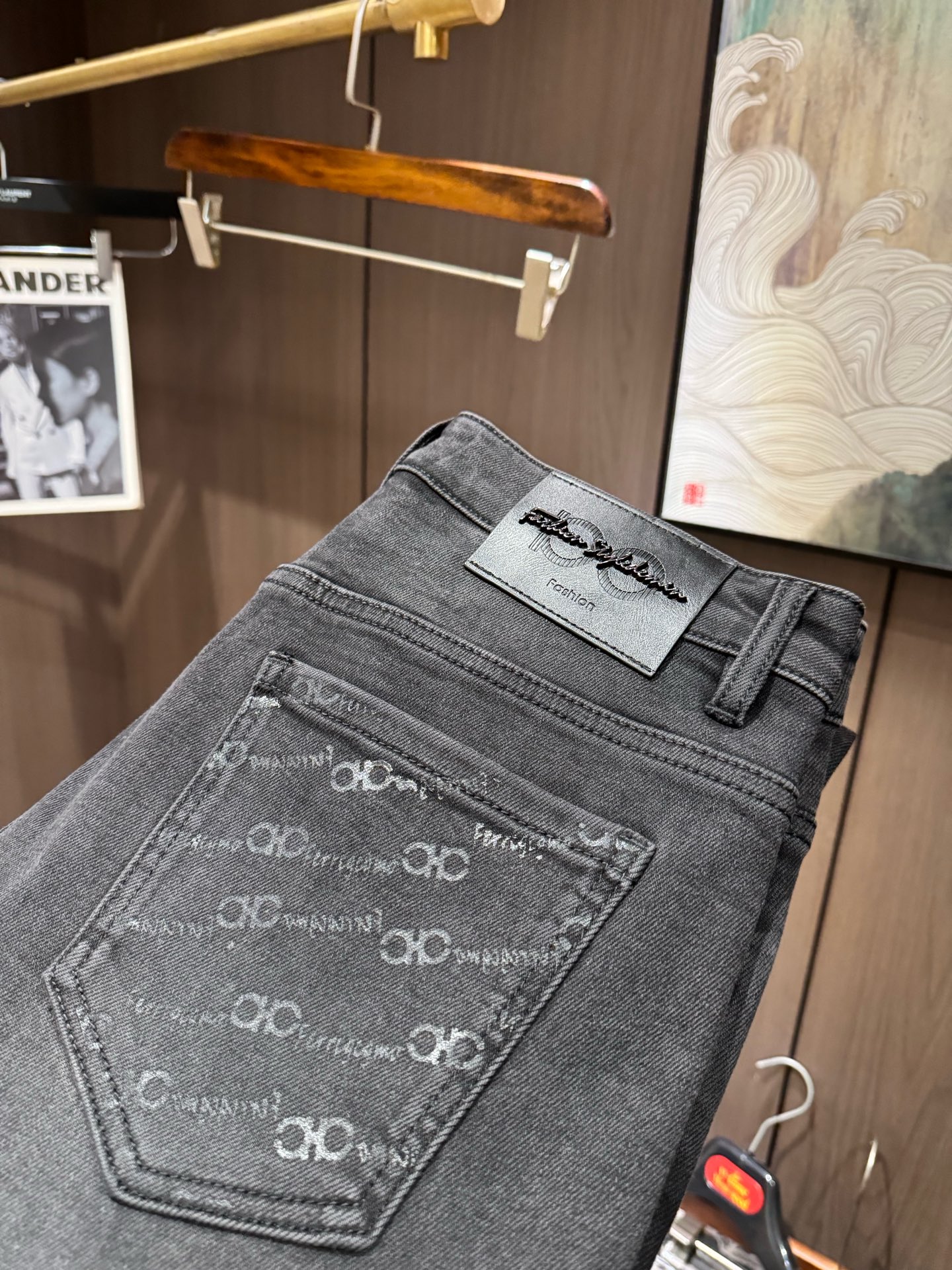 NO:118523,FREE25S spring and summer men's straight jeans......Made of cotton denim fabric, soft texture without losing muscles and bones, dry and tough feel. Classic iconic embossed logo, soul-like embellishment. All indicators are top-quality, which naturally brings an excellent body feel!  !  !  29-3837, jeans,alexander wang19860909FREE25S春夏男士直筒牛仔裤.......棉质牛仔面料打造 质地柔软又不失筋骨,手感干爽有韧性 经典的标志性浮雕徽标,灵魂般的点缀 各项指标皆为上品,自然带来极佳的上身体感！！！码数29-3837,,jeans,alexander wang,Men's clothing