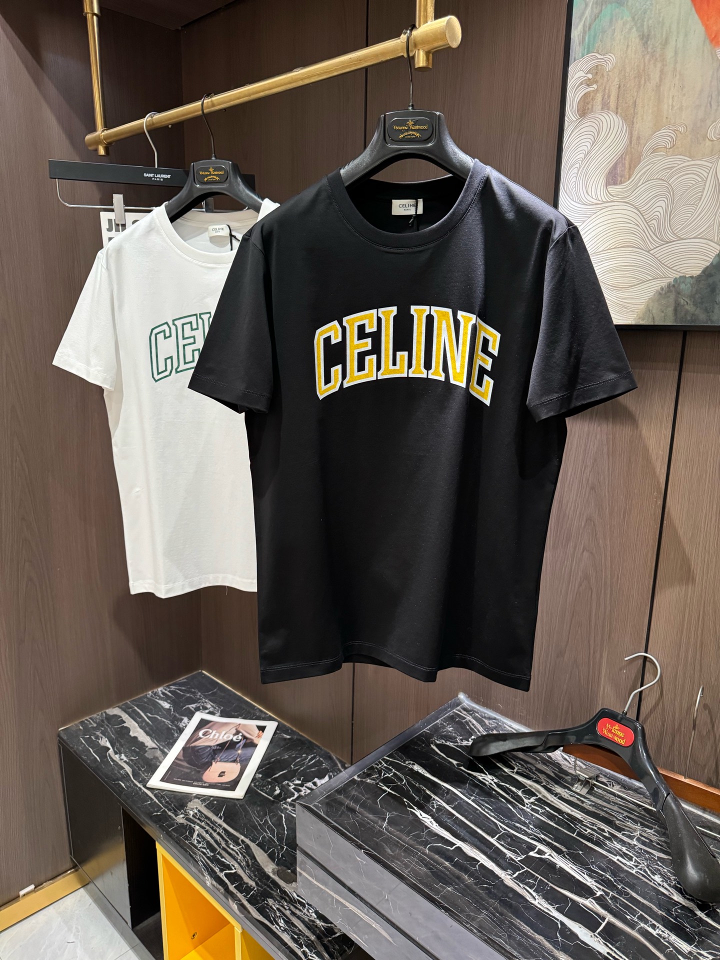 NO:119004,CEL2025 Spring and Summer new short-sleeved sleeves have a bright and bright overall color, smooth and soft feel, with a strong drape, natural and soft texture, super comfortable in the body, and a strong drape!  T-shirts are very comfortable and practical in daily wear, super toughness is better than ordinary cotton, the texture is delicate, soft and skin-friendly, the touch is light and cool, the color is bright and the color is fast, the breathability and drape are good.. Number of codes M-3XL, T-shirt,tees, t-shirt,alexander wang19860909CEL2025 春夏新款短袖 整体上色泽较鲜明和光亮,手感顺滑揉软,悬垂感特强,质地自然柔软、贴身超级舒服,悬垂感特强！ T恤日常穿搭很自在很实用,超级的有韧性比起一般的棉手感质感都更好的,面料质地细腻、柔软、亲肤,触感轻薄凉爽,色泽艳丽色牢度高,透气性及悬垂性好..码数M-3XL,,T-shirt,tees，t-shirt,alexander wang,Men's clothing