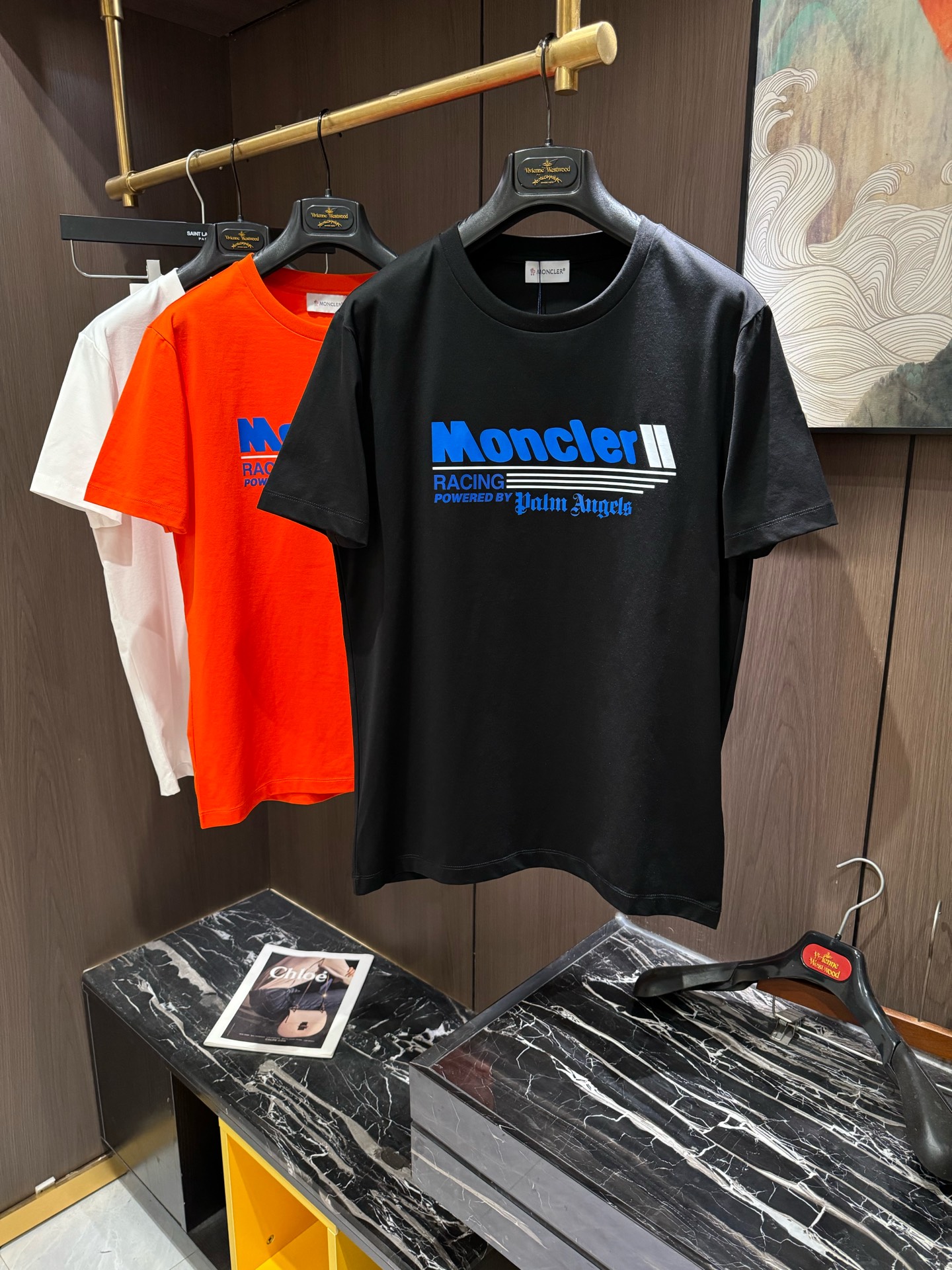 NO:118553,MON2025 spring and summer new short-sleeved sleeves have bright and bright overall color, smooth and soft feel, with a strong drape, natural and soft texture, super comfortable close body, and a strong drape!  T-shirts are very comfortable and practical in daily wear, super toughness is better than ordinary cotton, the texture is delicate, soft and skin-friendly, the touch is light and cool, the color is bright and the color is fast, the breathability and drape are good.. Number of codes M-3XL, T-shirt,tees, t-shirt,alexander wang19860909MON2025 春夏新款短袖 整体上色泽较鲜明和光亮,手感顺滑揉软,悬垂感特强,质地自然柔软、贴身超级舒服,悬垂感特强！ T恤日常穿搭很自在很实用,超级的有韧性比起一般的棉手感质感都更好的,面料质地细腻、柔软、亲肤,触感轻薄凉爽,色泽艳丽色牢度高,透气性及悬垂性好..码数M-3XL,,T-shirt,tees，t-shirt,alexander wang,Men's clothing