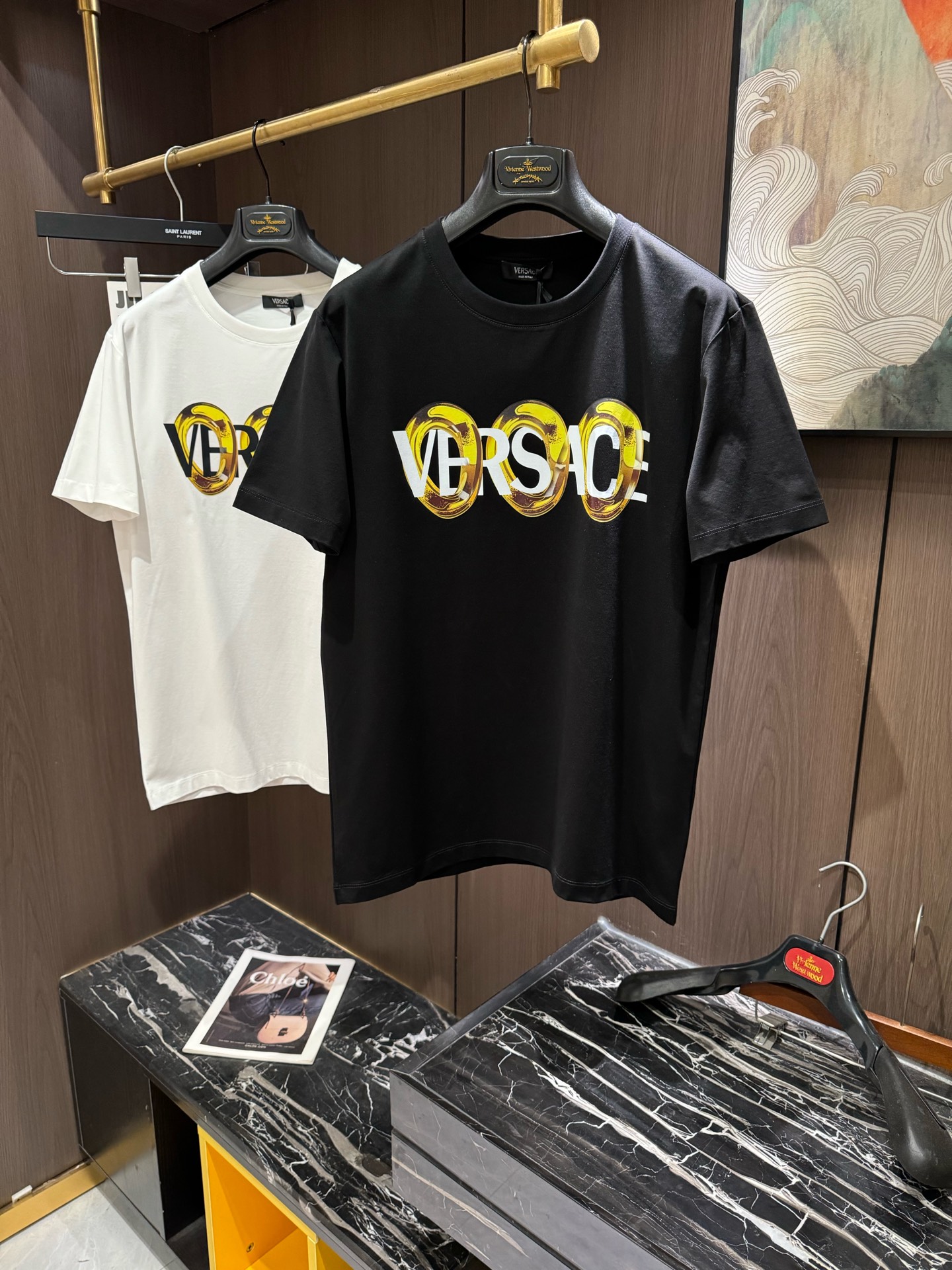 NO:118555,VER2025 spring and summer new short-sleeved sleeves have bright and bright overall color, smooth and soft feel, with a strong drape, natural and soft texture, super comfortable in the body, and a strong drape!  T-shirts are very comfortable and practical in daily wear, super toughness is better than ordinary cotton, the texture is delicate, soft and skin-friendly, the touch is light and cool, the color is bright and the color is fast, the breathability and drape are good.. Number of codes M-3XL, T-shirt,tees, t-shirt,alexander wang19860909VER2025 春夏新款短袖 整体上色泽较鲜明和光亮,手感顺滑揉软,悬垂感特强,质地自然柔软、贴身超级舒服,悬垂感特强！ T恤日常穿搭很自在很实用,超级的有韧性比起一般的棉手感质感都更好的,面料质地细腻、柔软、亲肤,触感轻薄凉爽,色泽艳丽色牢度高,透气性及悬垂性好..码数M-3XL,,T-shirt,tees，t-shirt,alexander wang,Men's clothing