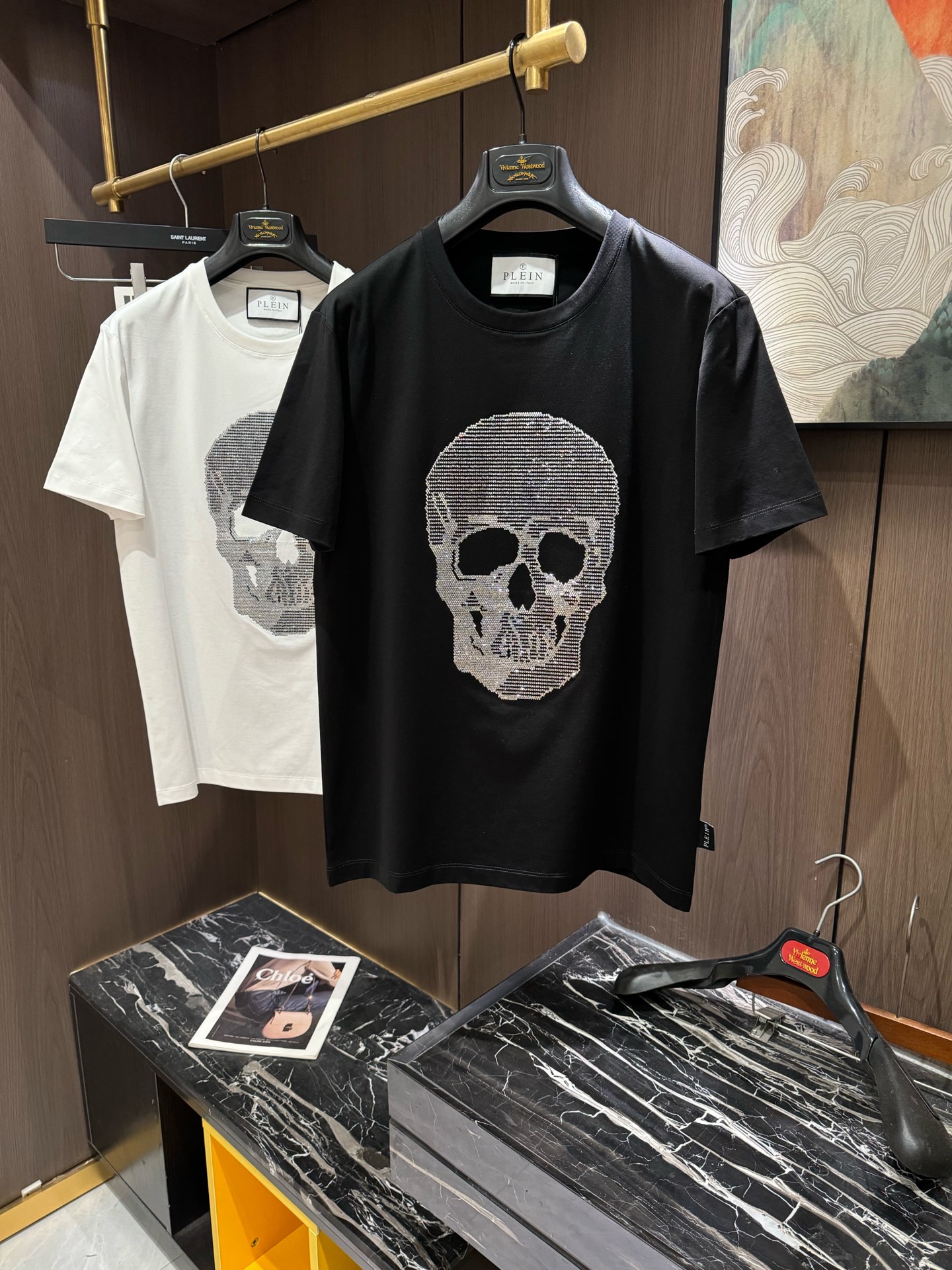 NO:118536,PP.2025 Spring and Summer new short-sleeved sleeves have bright and bright overall color, smooth and soft feel, with a strong drape, natural and soft texture, super comfortable in the body, and a strong drape!  T-shirts are very comfortable and practical in daily wear, super toughness is better than ordinary cotton, the texture is delicate, soft and skin-friendly, the touch is light and cool, the color is bright and the color is fast, the breathability and drape are good.. Number of codes M-3XL, T-shirt,tees, t-shirt,alexander wang19860909PP.2025 春夏新款短袖 整体上色泽较鲜明和光亮,手感顺滑揉软,悬垂感特强,质地自然柔软、贴身超级舒服,悬垂感特强！ T恤日常穿搭很自在很实用,超级的有韧性比起一般的棉手感质感都更好的,面料质地细腻、柔软、亲肤,触感轻薄凉爽,色泽艳丽色牢度高,透气性及悬垂性好..码数M-3XL,,T-shirt,tees，t-shirt,alexander wang,Men's clothing