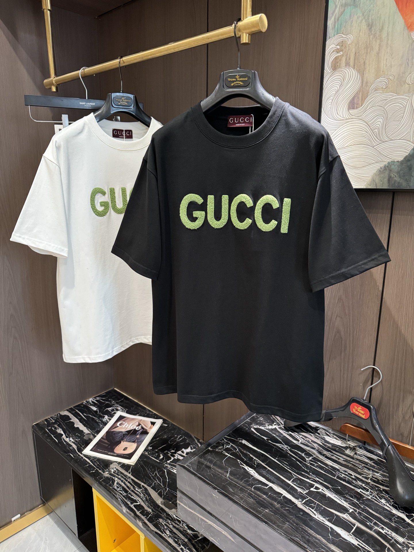 NO:120458,GU2025 spring and summer new short-sleeved sleeves have bright and bright overall color, smooth and soft feel, with a strong drape, natural and soft texture, super comfortable in the body, and a strong drape!  T-shirts are very comfortable and practical in daily wear, super toughness is better than ordinary cotton, the texture is delicate, soft and skin-friendly, the touch is light and cool, the color is bright and the color is fast, the breathability and drape are good.. S-XL, T-shirt,tees, t-shirt,alexander wang19860909GU2025 春夏新款短袖 整体上色泽较鲜明和光亮,手感顺滑揉软,悬垂感特强,质地自然柔软、贴身超级舒服,悬垂感特强！ T恤日常穿搭很自在很实用,超级的有韧性比起一般的棉手感质感都更好的,面料质地细腻、柔软、亲肤,触感轻薄凉爽,色泽艳丽色牢度高,透气性及悬垂性好..码数S-XL,,T-shirt,tees，t-shirt,alexander wang,Men's clothing