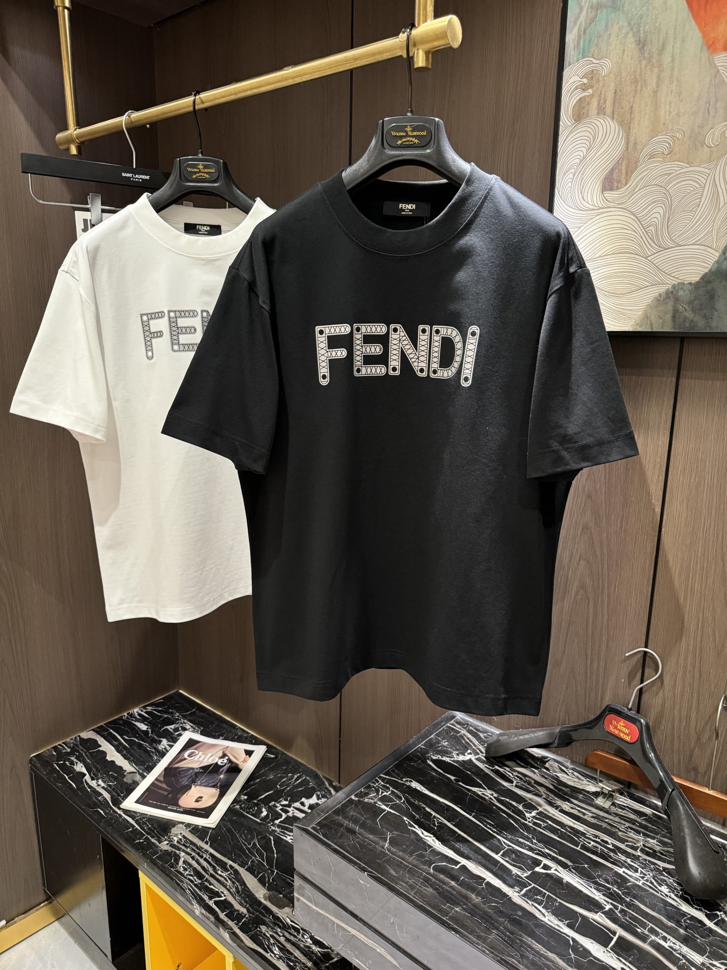 NO:121869,FD2025 Spring and Summer new short-sleeved sleeves have a bright and bright overall color, smooth and soft feel, with a strong drape, natural and soft texture, super comfortable in the body, and a strong drape!  T-shirts are very comfortable and practical in daily wear, super toughness is better than ordinary cotton, the texture is delicate, soft and skin-friendly, the touch is light and cool, the color is bright and the color is high in fastness, and the breathability and drape are good.. S-3XL, T-shirt,tees, t-shirt,alexander wang19860909FD2025 春夏新款短袖 整体上色泽较鲜明和光亮,手感顺滑揉软,悬垂感特强,质地自然柔软、贴身超级舒服,悬垂感特强！ T恤日常穿搭很自在很实用,超级的有韧性比起一般的棉手感质感都更好的,面料质地细腻、柔软、亲肤,触感轻薄凉爽,色泽艳丽色牢度高,透气性及悬垂性好..码数S-3XL,,T-shirt,tees，t-shirt,alexander wang,Men's clothing