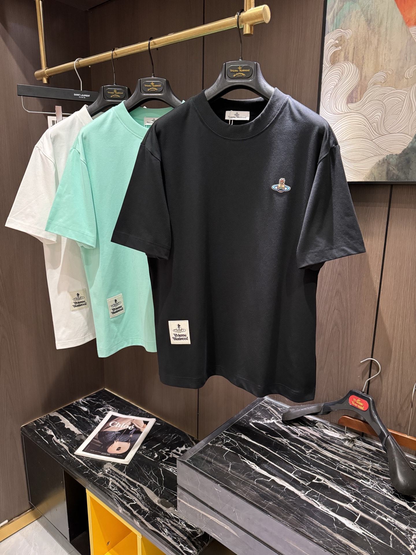 NO:120457,VIVI2025 spring and summer new short-sleeved sleeves have a bright and bright overall color, smooth and soft feel, with a strong drape, natural and soft texture, super comfortable in the body, and a strong drape!  T-shirts are very comfortable and practical in daily wear, super toughness is better than ordinary cotton, the texture is delicate, soft and skin-friendly, the touch is light and cool, the color is bright and the color is high in fastness, and the breathability and drape are good.. S-3XL, T-shirt,tees, t-shirt,alexander wang19860909VIVI2025 春夏新款短袖 整体上色泽较鲜明和光亮,手感顺滑揉软,悬垂感特强,质地自然柔软、贴身超级舒服,悬垂感特强！ T恤日常穿搭很自在很实用,超级的有韧性比起一般的棉手感质感都更好的,面料质地细腻、柔软、亲肤,触感轻薄凉爽,色泽艳丽色牢度高,透气性及悬垂性好..码数S-3XL,,T-shirt,tees，t-shirt,alexander wang,Men's clothing