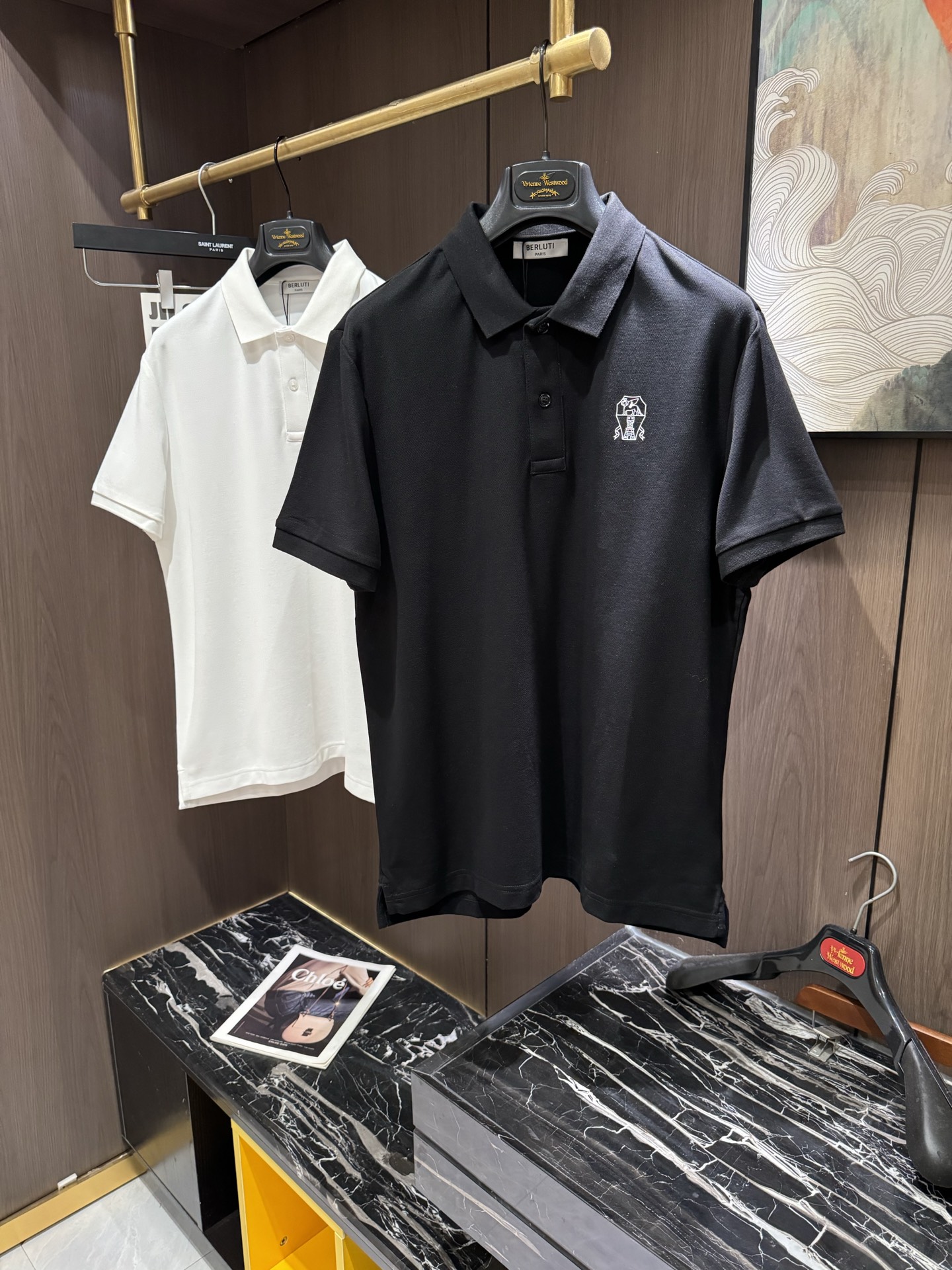 NO:121872,25S Spring and Summer Men's POLO Iconic LOGO logo on the chest. Overall, it is very light business and casual!  !  Customer-supplied mercerized bead flooring cotton, the upper body is light, comfortable and smooth, and it is definitely a piece that makes you feel worthwhile!  !  !  Code number M-3XL, alexander wang1986090925S春夏男士POLO 胸前标志性LOGO徽标 整体非常的轻商务休闲！！客供丝光珠地棉,上身轻盈舒适顺滑 到手绝对让你觉得物有所值的一件单品！！！码数M-3XL,,alexander wang,Men's clothing