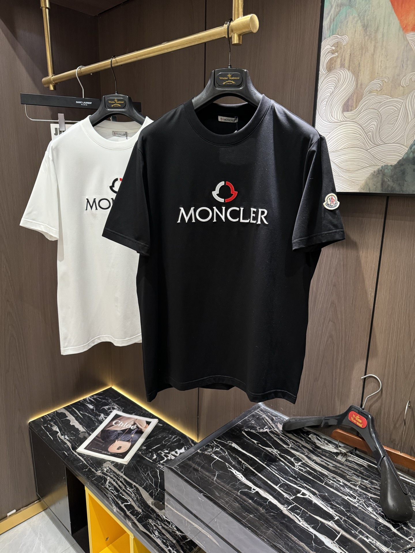 NO:126691,MON2025 spring and summer new short-sleeved sleeves have bright and bright overall color, smooth and soft feel, with a strong drape, natural and soft texture, super comfortable close body, and a strong drape!  T-shirts are very comfortable and practical in daily wear, super toughness is better than ordinary cotton, the texture is delicate, soft and skin-friendly, the touch is light and cool, the color is bright and the color is fast, the breathability and drape are good.. Number of codes M-3XL, T-shirt,tees, t-shirt,alexander wang19860909MON2025 春夏新款短袖 整体上色泽较鲜明和光亮,手感顺滑揉软,悬垂感特强,质地自然柔软、贴身超级舒服,悬垂感特强！ T恤日常穿搭很自在很实用,超级的有韧性比起一般的棉手感质感都更好的,面料质地细腻、柔软、亲肤,触感轻薄凉爽,色泽艳丽色牢度高,透气性及悬垂性好..码数M-3XL,,T-shirt,tees，t-shirt,alexander wang,Men's clothing