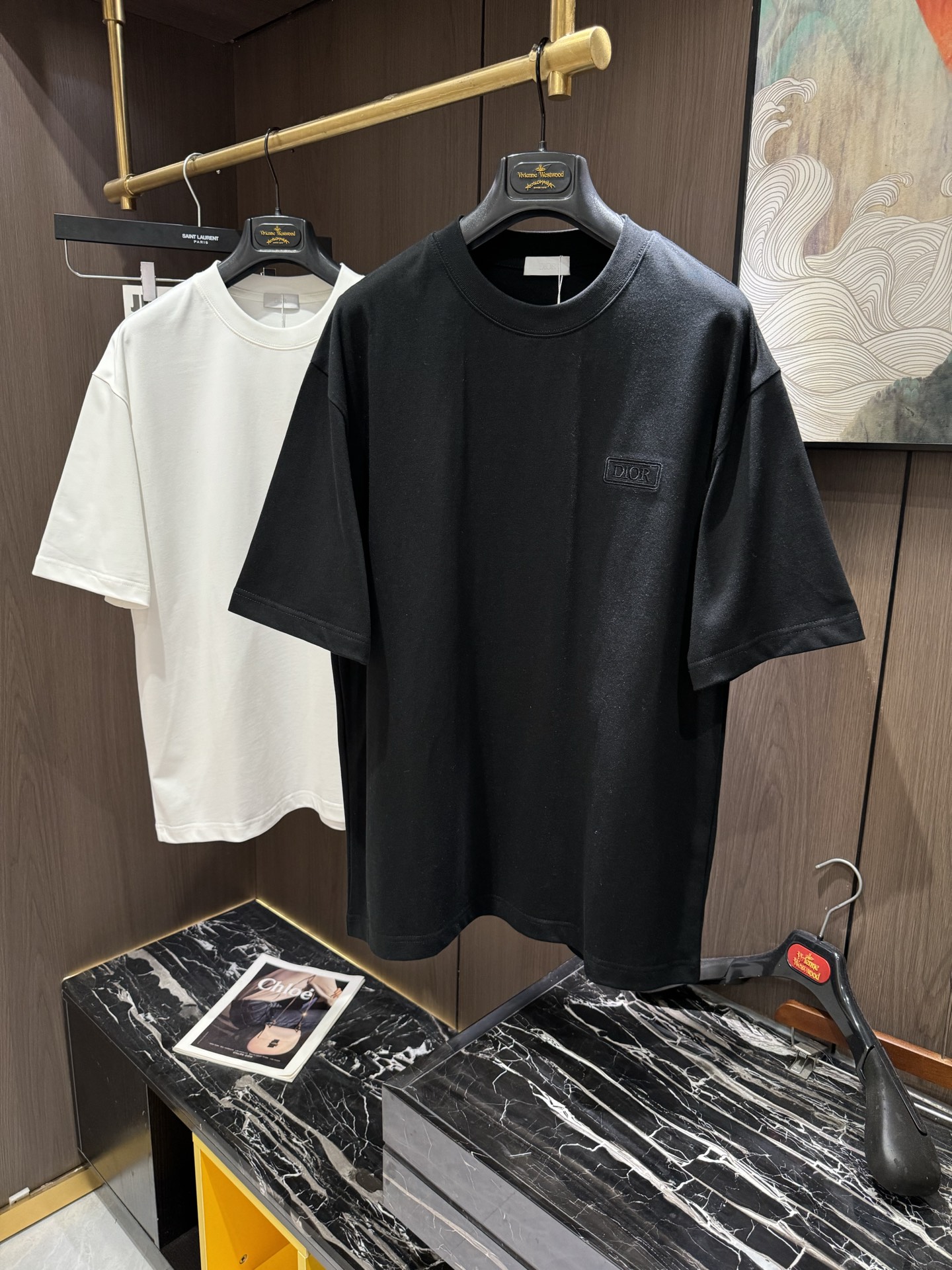 NO:126680,CD2025 Spring and Summer New Short Sleeves The overall color is bright and bright, with a smooth and soft feel, with a strong drape, natural and soft texture, super comfortable in the body, and a strong drape!  T-shirts are very comfortable and practical in daily wear, super toughness is better than ordinary cotton, the texture is delicate, soft and skin-friendly, the touch is light and cool, the color is bright and the color is fast, the breathability and drape are good.. Number of codes M-2XL, T-shirt,tees, t-shirt,alexander wang19860909CD2025 春夏新款短袖 整体上色泽较鲜明和光亮,手感顺滑揉软,悬垂感特强,质地自然柔软、贴身超级舒服,悬垂感特强！ T恤日常穿搭很自在很实用,超级的有韧性比起一般的棉手感质感都更好的,面料质地细腻、柔软、亲肤,触感轻薄凉爽,色泽艳丽色牢度高,透气性及悬垂性好..码数M-2XL,,T-shirt,tees，t-shirt,alexander wang,Men's clothing