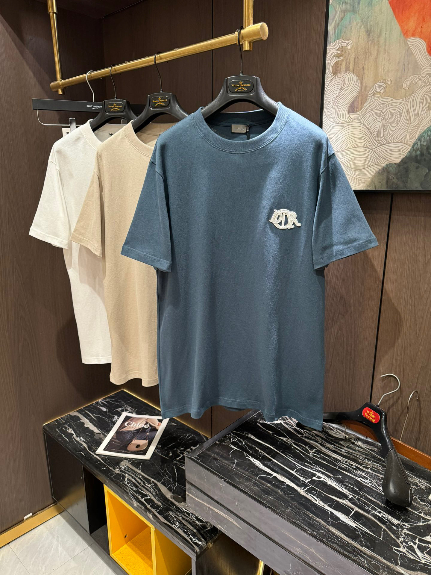 NO:126686,CD2025 Spring and Summer New Short Sleeves The overall color is bright and bright, with a smooth and soft feel, with a strong drape, natural and soft texture, super comfortable in the body, and a strong drape!  T-shirts are very comfortable and practical in daily wear, super toughness is better than ordinary cotton, the texture is delicate, soft and skin-friendly, the touch is light and cool, the color is bright and the color is fast, the breathability and drape are good.. S-XL, T-shirt,tees, t-shirt,alexander wang19860909CD2025 春夏新款短袖 整体上色泽较鲜明和光亮,手感顺滑揉软,悬垂感特强,质地自然柔软、贴身超级舒服,悬垂感特强！ T恤日常穿搭很自在很实用,超级的有韧性比起一般的棉手感质感都更好的,面料质地细腻、柔软、亲肤,触感轻薄凉爽,色泽艳丽色牢度高,透气性及悬垂性好..码数S-XL,,T-shirt,tees，t-shirt,alexander wang,Men's clothing