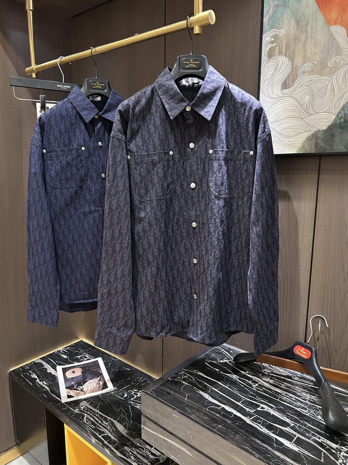 NO:523465,CD25S new shirt jacket, customized original hardware, loose style, same style for men and women...a style for closed eyes!  Presbyterian design with spliced ​​letters on the body, the upper body is invincible and versatile and beautiful!  Original custom LOGO color saturation is not bad. Hardware leather is customized for mold, washed with water. The color is retro, loose style, both men and women... S-XL, jackets & coats,shirts,alexander wang19860909CD25S新款衬衫外套 定做原版五金 宽松版型 男女同款..闭眼入的一款！衣身拼接字母老花设计 上身无敌百搭好看！原版开模定制LOGO 颜色饱和度无差 五金皮料都是开模定制的,经过水洗工艺 颜色很复古,宽松版型,男女皆可..码数S-XL,,jackets & coats,shirts,alexander wang,Men's clothing