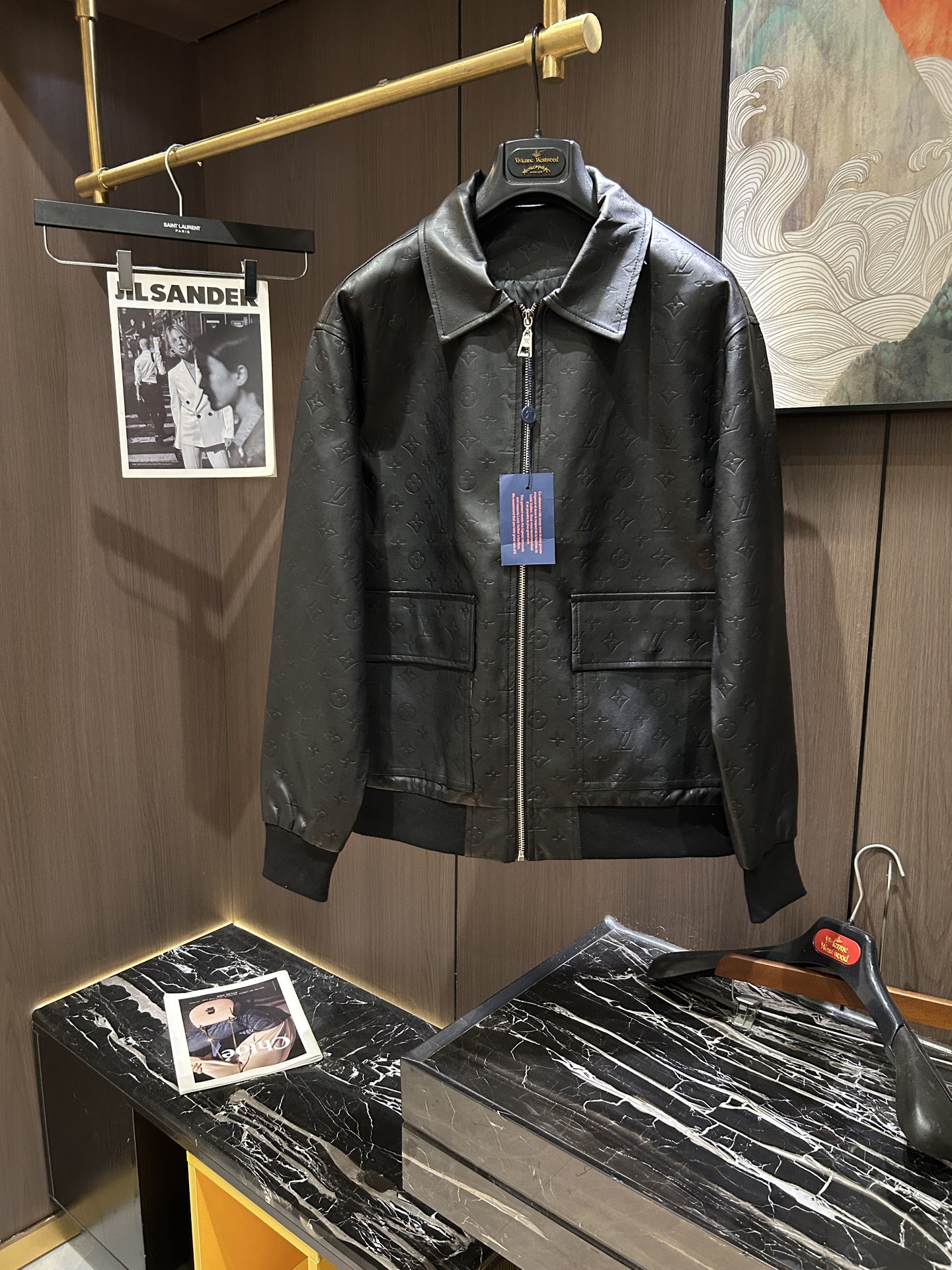 NO:134106,LV25S business casual lapel leather jacket jacket, classic lapel jacket leather jacket provides gentlemen with a full range of products that return to nature, capable and not rigid, and is also a fashion element. This is a rare elegant, simple, comfortable and personalized leather jacket!  Code number M-3XL, louis vuitton, jackets & coats, jackets & coats,leather jacket,alexander wang19860909LV25S商务休闲翻领皮衣夹克外套,经典款翻领夹克皮衣 为绅士们提供匠心独具的全系列产品,返璞归真的感觉,干练不呆板,又是一种时尚元素,这是一款不可多得的优雅、简洁、舒适、个性化皮衣！码数M-3XL,,louis vuitton,jackets & coats,jackets & coats,leather jacket,alexander wang,Men's clothing