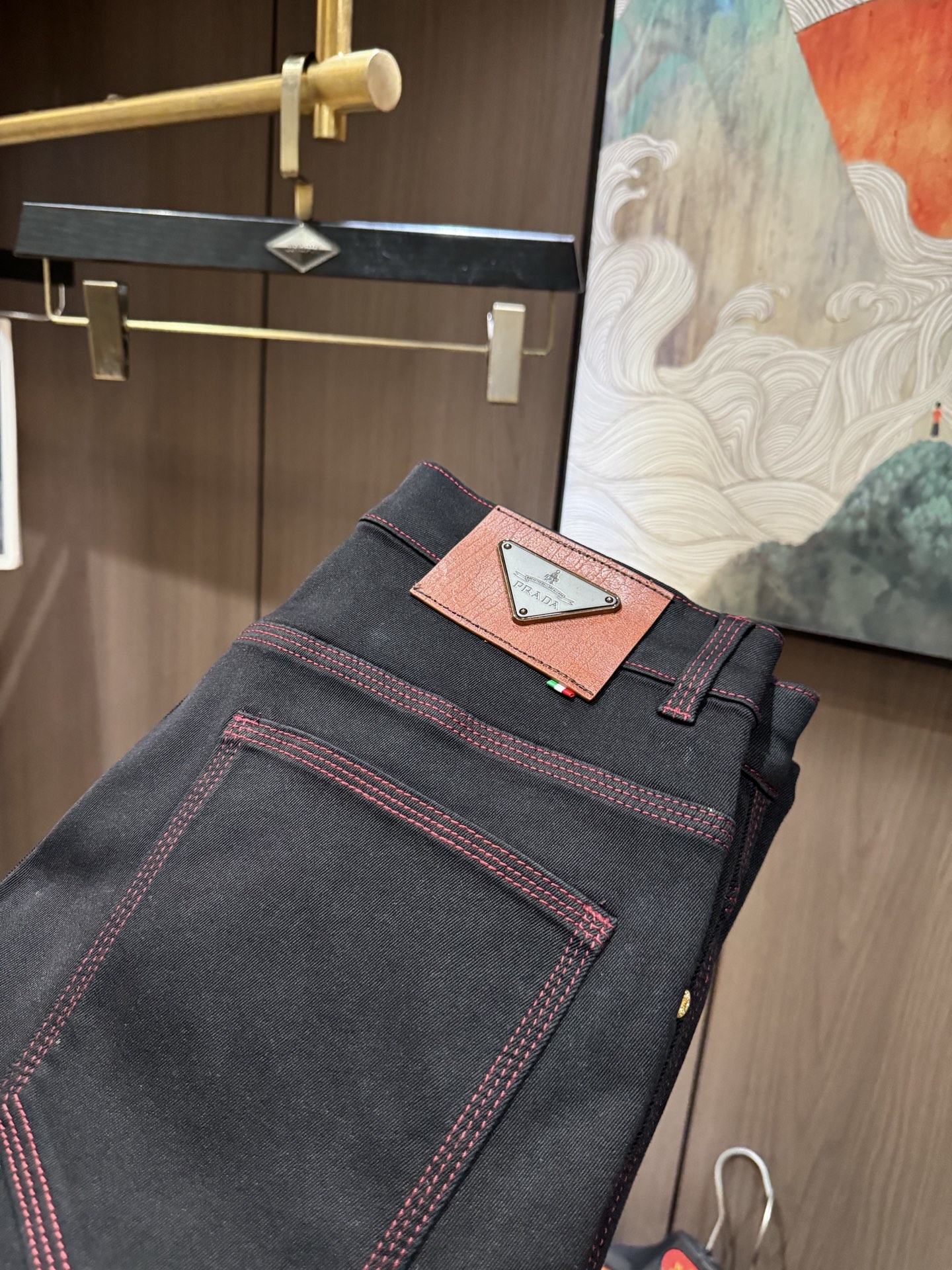 NO:134096,PRA25S spring and summer men's casual jeans......Made of cotton denim fabric, soft texture without losing muscles and bones, dry and tough feel. Classic iconic brand logo, soul-like embellishment. All indicators are top-quality, which naturally brings an excellent body feel!  !  !  Number of codes 29-3837, prada, jeans, alexander wang19860909PRA25S春夏男士休闲牛仔裤.......棉质牛仔面料打造 质地柔软又不失筋骨,手感干爽有韧性 经典的标志性品牌徽标,灵魂般的点缀 各项指标皆为上品,自然带来极佳的上身体感！！！码数29-3837,,prada,jeans,alexander wang,Men's clothing