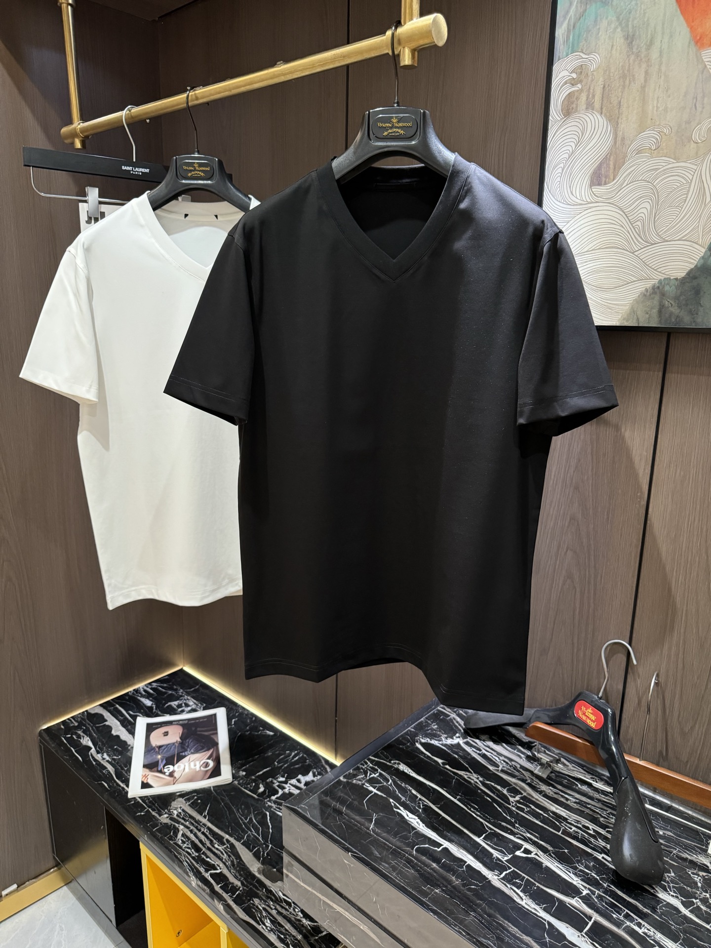 NO:134117,2025 Spring and Summer new short-sleeved sleeves have a bright and bright overall color, smooth and soft feel, with a strong drape, natural and soft texture, super comfortable in the body, and a strong drape!  T-shirts are very comfortable and practical in daily wear, super toughness is better than ordinary cotton, the texture is delicate, soft and skin-friendly, the touch is light and cool, the color is bright and the color is fast, the breathability and drape are good.. Number of codes M-3XL, T-shirt,tees, t-shirt,alexander wang198609092025 春夏新款短袖 整体上色泽较鲜明和光亮,手感顺滑揉软,悬垂感特强,质地自然柔软、贴身超级舒服,悬垂感特强！ T恤日常穿搭很自在很实用,超级的有韧性比起一般的棉手感质感都更好的,面料质地细腻、柔软、亲肤,触感轻薄凉爽,色泽艳丽色牢度高,透气性及悬垂性好..码数M-3XL,,T-shirt,tees，t-shirt,alexander wang,Men's clothing