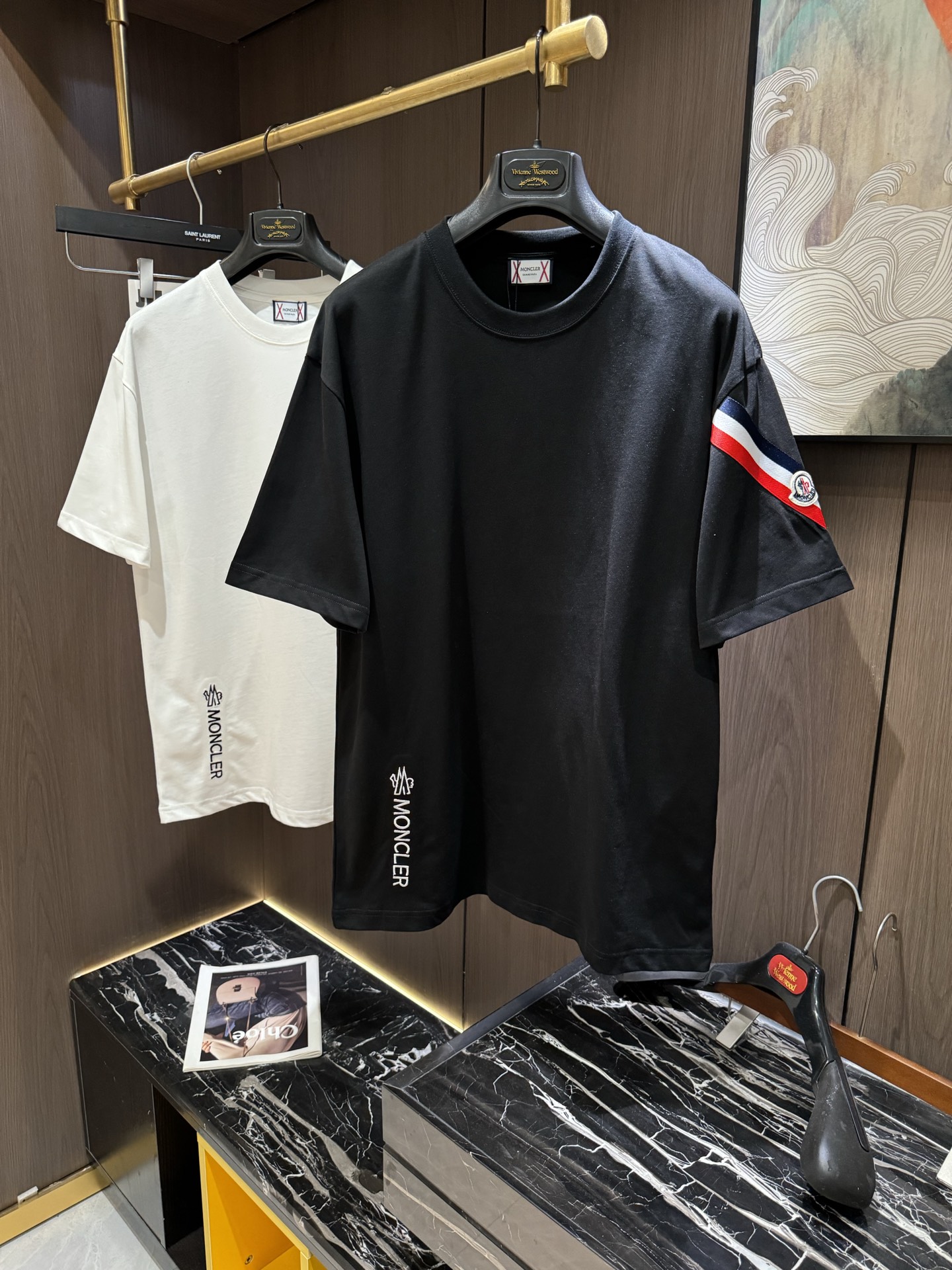 NO:134121,MON2025 spring and summer new short-sleeved sleeves have bright and bright overall color, smooth and soft feel, with a strong drape, natural and soft texture, super comfortable close body, and a strong drape!  T-shirts are very comfortable and practical in daily wear, super toughness is better than ordinary cotton, the texture is delicate, soft and skin-friendly, the touch is light and cool, the color is bright and the color is fast, the breathability and drape are good.. Number of codes M-3XL, T-shirt,tees, t-shirt,alexander wang19860909MON2025 春夏新款短袖 整体上色泽较鲜明和光亮,手感顺滑揉软,悬垂感特强,质地自然柔软、贴身超级舒服,悬垂感特强！ T恤日常穿搭很自在很实用,超级的有韧性比起一般的棉手感质感都更好的,面料质地细腻、柔软、亲肤,触感轻薄凉爽,色泽艳丽色牢度高,透气性及悬垂性好..码数M-3XL,,T-shirt,tees，t-shirt,alexander wang,Men's clothing