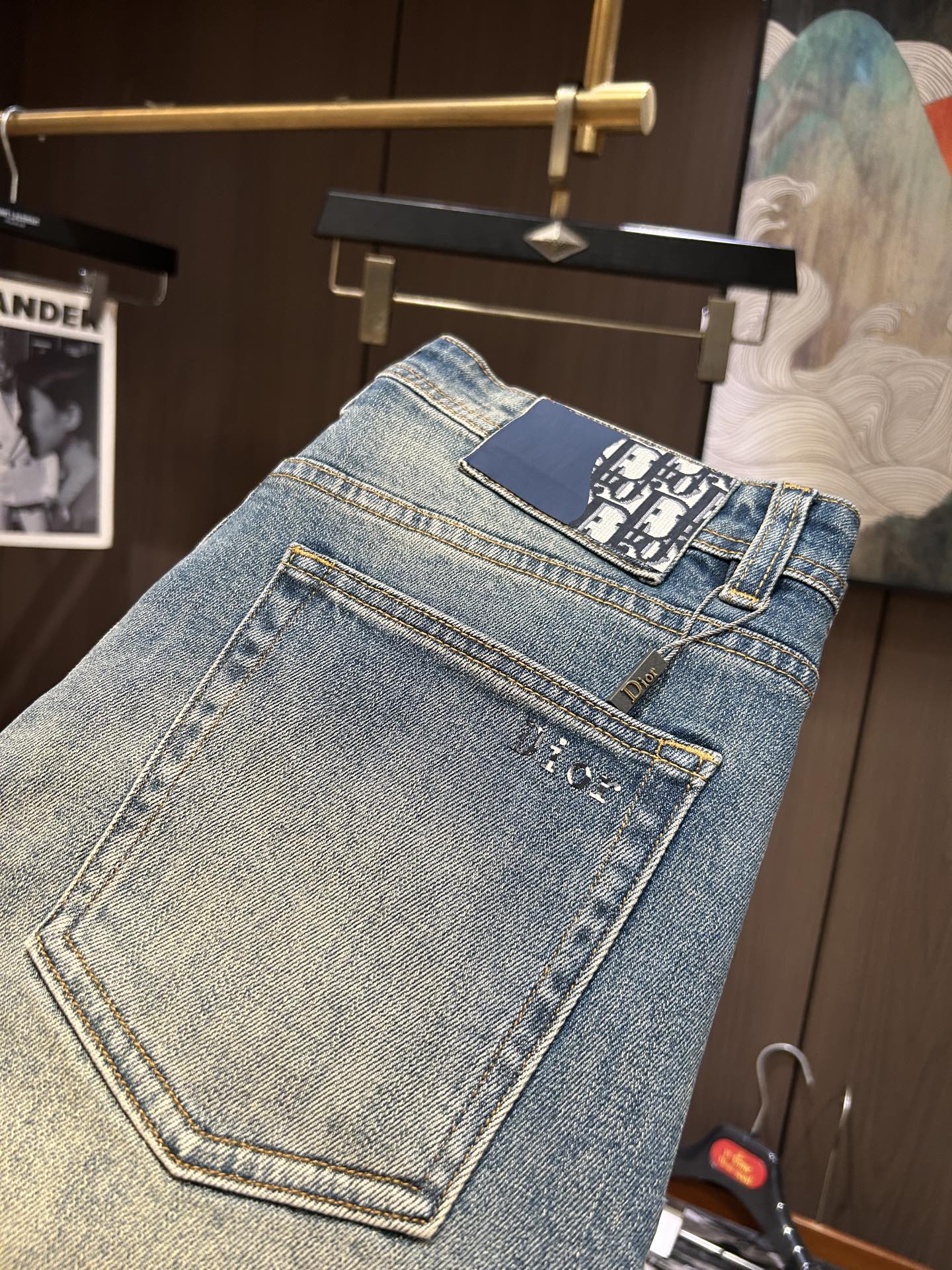 NO:550973,CD25 autumn and winter men's casual jeans......Made of cotton denim fabric, soft texture without losing muscles and bones, dry and tough feel. Classic iconic brand logo, soul-like embellishment. All indicators are top-quality, which naturally brings an excellent body feel!  !  !  Number of codes 29-3837, jeans,alexander wang19860909CD25秋冬男士休闲牛仔裤.......棉质牛仔面料打造 质地柔软又不失筋骨,手感干爽有韧性 经典的标志性品牌徽标,灵魂般的点缀 各项指标皆为上品,自然带来极佳的上身体感！！！码数29-3837,,jeans,alexander wang,Men's clothing