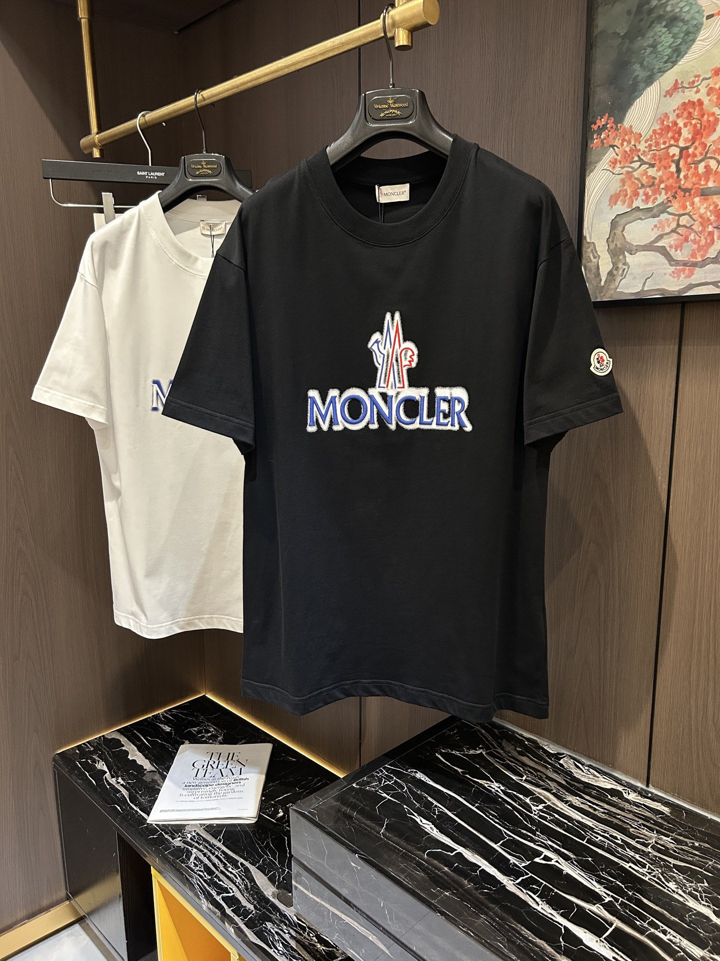 NO:162801,MON2025 spring and summer new short-sleeved sleeves have bright and bright overall color, smooth and soft feel, with a strong drape, natural and soft texture, super comfortable close body, and a strong drape!  T-shirts are very comfortable and practical in daily wear, super toughness is better than ordinary cotton, the texture is delicate, soft and skin-friendly, the touch is light and cool, the color is bright and the color is fast, the breathability and drape are good.. Number of codes M-3XL, T-shirt,tees, t-shirt,alexander wang19860909MON2025 春夏新款短袖 整体上色泽较鲜明和光亮,手感顺滑揉软,悬垂感特强,质地自然柔软、贴身超级舒服,悬垂感特强！ T恤日常穿搭很自在很实用,超级的有韧性比起一般的棉手感质感都更好的,面料质地细腻、柔软、亲肤,触感轻薄凉爽,色泽艳丽色牢度高,透气性及悬垂性好..码数M-3XL,,T-shirt,tees，t-shirt,alexander wang,Men's clothing