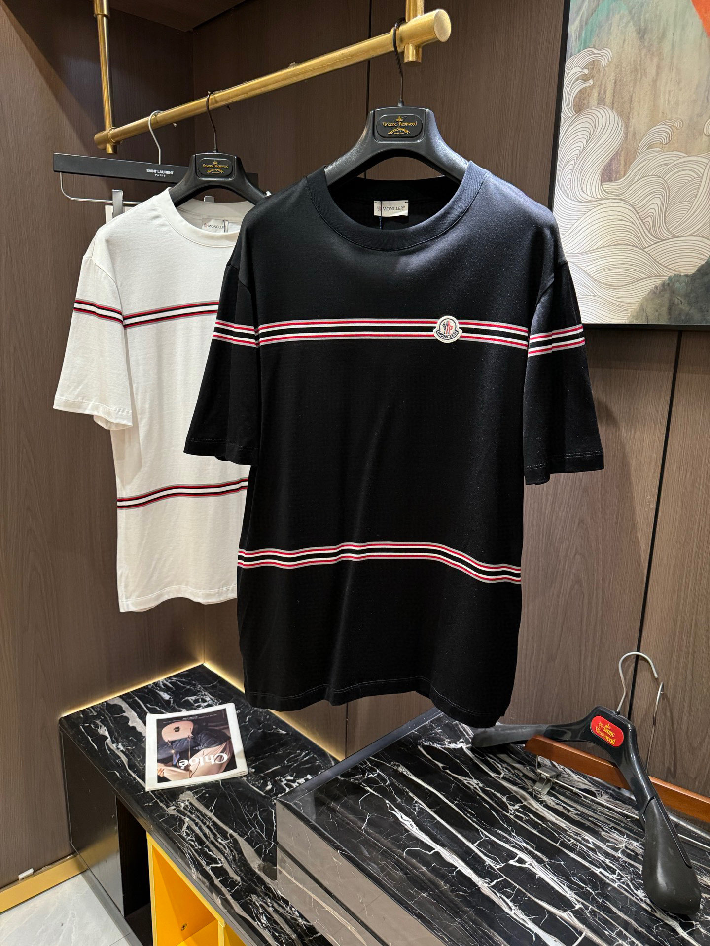 NO:136340,MON2025 spring and summer new short-sleeved sleeves have bright and bright overall color, smooth and soft feel, with a strong drape, natural and soft texture, super comfortable close body, and a strong drape!  T-shirts are very comfortable and practical in daily wear, super toughness is better than ordinary cotton, the texture is delicate, soft and skin-friendly, the touch is light and cool, the color is bright and the color is fast, the breathability and drape are good.. Number of codes M-3XL, T-shirt,tees, t-shirt,alexander wang19860909MON2025 春夏新款短袖 整体上色泽较鲜明和光亮,手感顺滑揉软,悬垂感特强,质地自然柔软、贴身超级舒服,悬垂感特强！ T恤日常穿搭很自在很实用,超级的有韧性比起一般的棉手感质感都更好的,面料质地细腻、柔软、亲肤,触感轻薄凉爽,色泽艳丽色牢度高,透气性及悬垂性好..码数M-3XL,,T-shirt,tees，t-shirt,alexander wang,Men's clothing