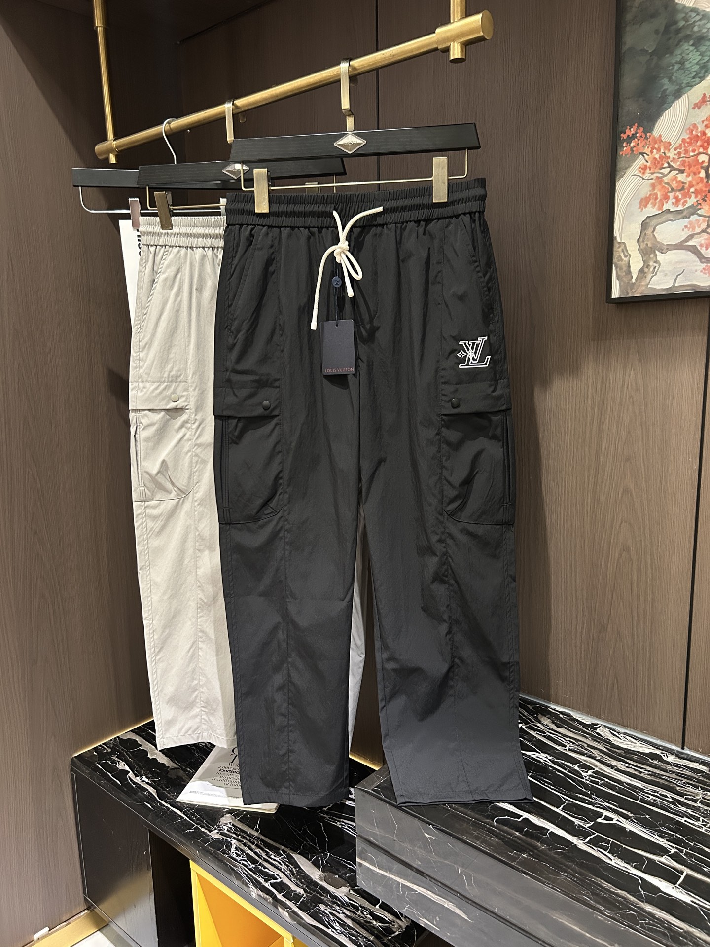 NO:139621,LV2025 Spring and Summer Latest Series Men's Casual Pants Size 29-3635,,louis vuitton,alexander wang19860909LV2025春夏最新系列男士休闲裤 码数29-3635,,louis vuitton,alexander wang,Men's clothing