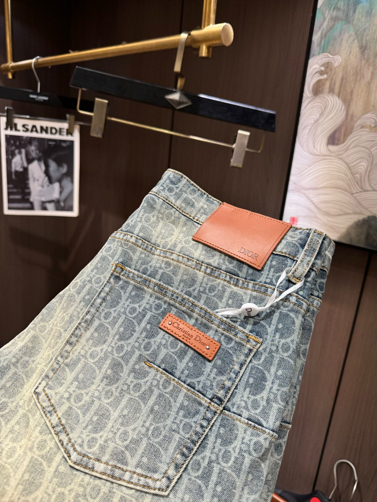 NO:139624,CD25S spring and summer men's casual jeans......Made of cotton denim fabric, soft texture without losing muscles and bones, dry and tough feel. Classic iconic brand logo, soul-like embellishment. All indicators are top-quality, which naturally brings an excellent body feel!  !  !  29-3837, jeans,alexander wang19860909CD25S春夏男士休闲牛仔裤.......棉质牛仔面料打造 质地柔软又不失筋骨,手感干爽有韧性 经典的标志性品牌徽标,灵魂般的点缀 各项指标皆为上品,自然带来极佳的上身体感！！！码数29-3837,,jeans,alexander wang,Men's clothing