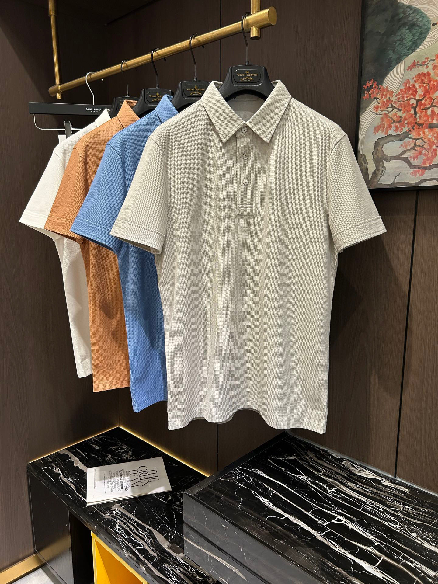 NO:148592,25S Spring and Summer Men's POLO Overall is very light business and casual!  !  The upper body is light, comfortable and smooth. It is definitely a piece that makes you feel good for money!  !  !  Code number M-3XL, alexander wang1986090925S春夏男士POLO 整体非常的轻商务休闲！！上身轻盈舒适顺滑 到手绝对让你觉得物有所值的一件单品！！！码数M-3XL,,alexander wang,Men's clothing