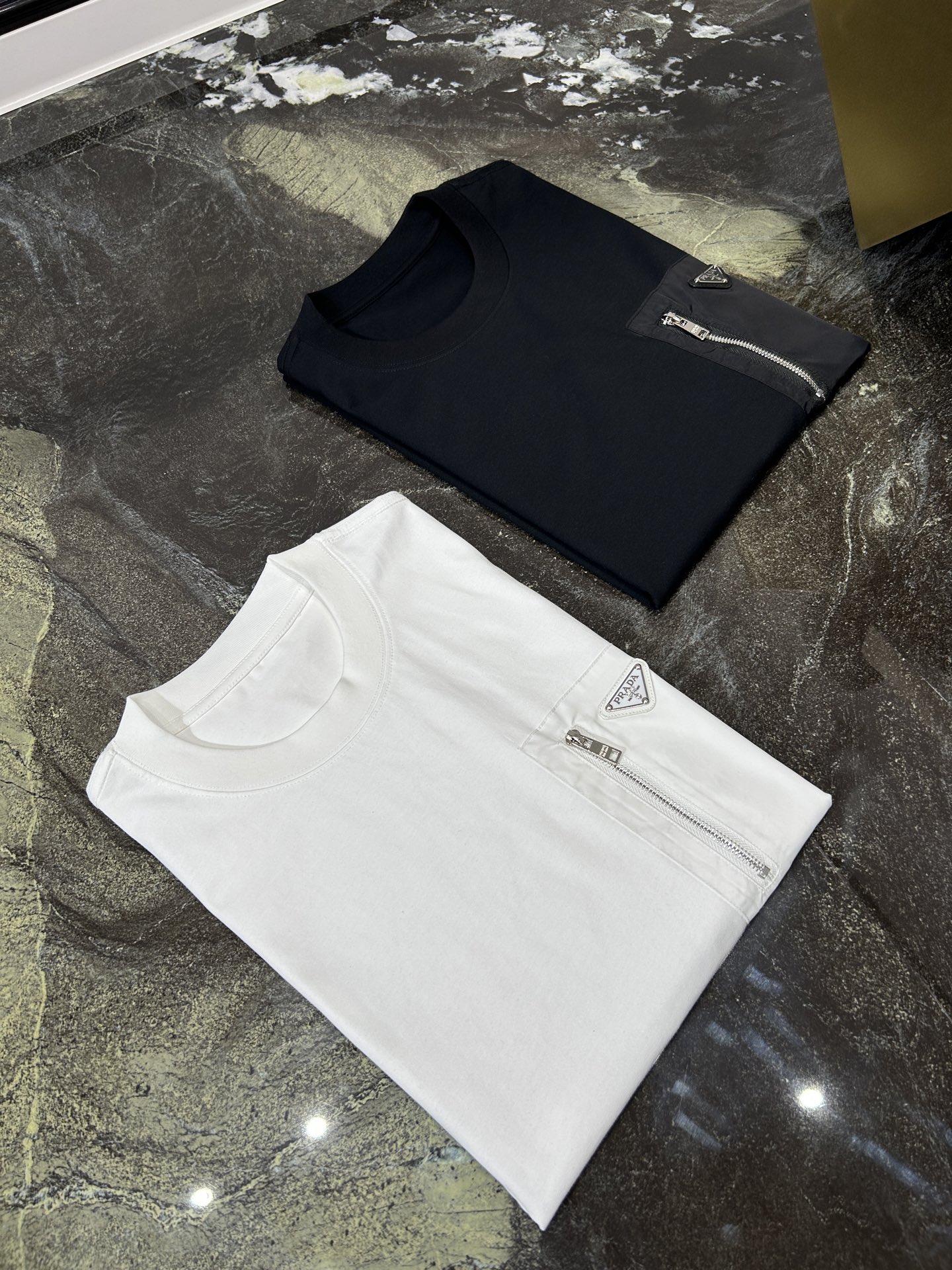 NO:146105,PRA25S spring and summer new casual round neck short sleeves, size M-3XL, prada, T-shirt, alexander wang19860909PRA25S春夏新款休闲圆领短袖,码数M-3XL,,prada,T-shirt,alexander wang,Men's clothing