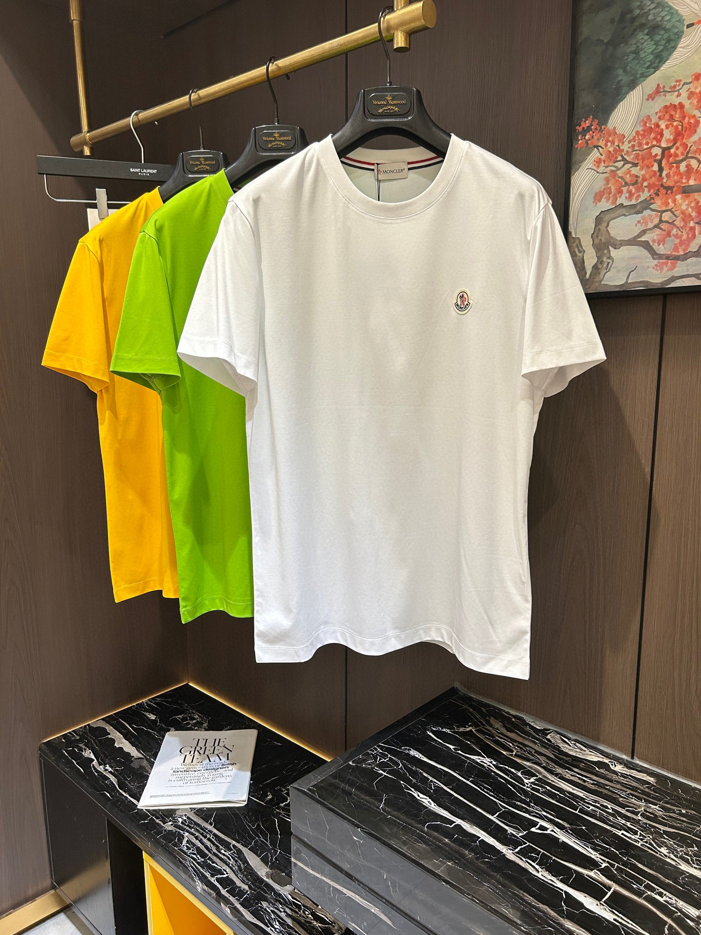 NO:148633,MON2025 spring and summer new short-sleeved sleeves have bright and bright overall color, smooth and soft feel, with a strong drape, natural and soft texture, super comfortable close body, and a strong drape!  T-shirts are very comfortable and practical in daily wear, super toughness is better than ordinary cotton, the texture is delicate, soft and skin-friendly, the touch is light and cool, the color is bright and the color is fast, the breathability and drape are good.. Number of codes M-3XL, T-shirt,tees, t-shirt,alexander wang19860909MON2025 春夏新款短袖 整体上色泽较鲜明和光亮,手感顺滑揉软,悬垂感特强,质地自然柔软、贴身超级舒服,悬垂感特强！ T恤日常穿搭很自在很实用,超级的有韧性比起一般的棉手感质感都更好的,面料质地细腻、柔软、亲肤,触感轻薄凉爽,色泽艳丽色牢度高,透气性及悬垂性好..码数M-3XL,,T-shirt,tees，t-shirt,alexander wang,Men's clothing