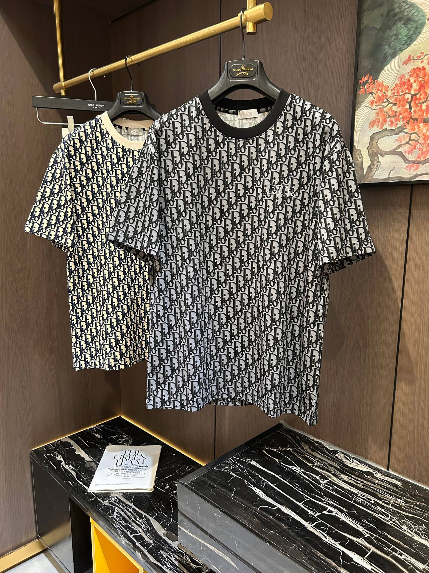 NO:148596,CD2025 Spring and Summer New Short Sleeves The overall color is bright and bright, with a smooth and soft feel, with a strong drape, natural and soft texture, super comfortable in the body, and a strong drape!  T-shirts are very comfortable and practical in daily wear, super toughness is better than ordinary cotton, the texture is delicate, soft and skin-friendly, the touch is light and cool, the color is bright and the color is fast, the breathability and drape are good.. Number of codes M-3XL, T-shirt,tees, t-shirt,alexander wang19860909CD2025 春夏新款短袖 整体上色泽较鲜明和光亮,手感顺滑揉软,悬垂感特强,质地自然柔软、贴身超级舒服,悬垂感特强！ T恤日常穿搭很自在很实用,超级的有韧性比起一般的棉手感质感都更好的,面料质地细腻、柔软、亲肤,触感轻薄凉爽,色泽艳丽色牢度高,透气性及悬垂性好..码数M-3XL,,T-shirt,tees，t-shirt,alexander wang,Men's clothing