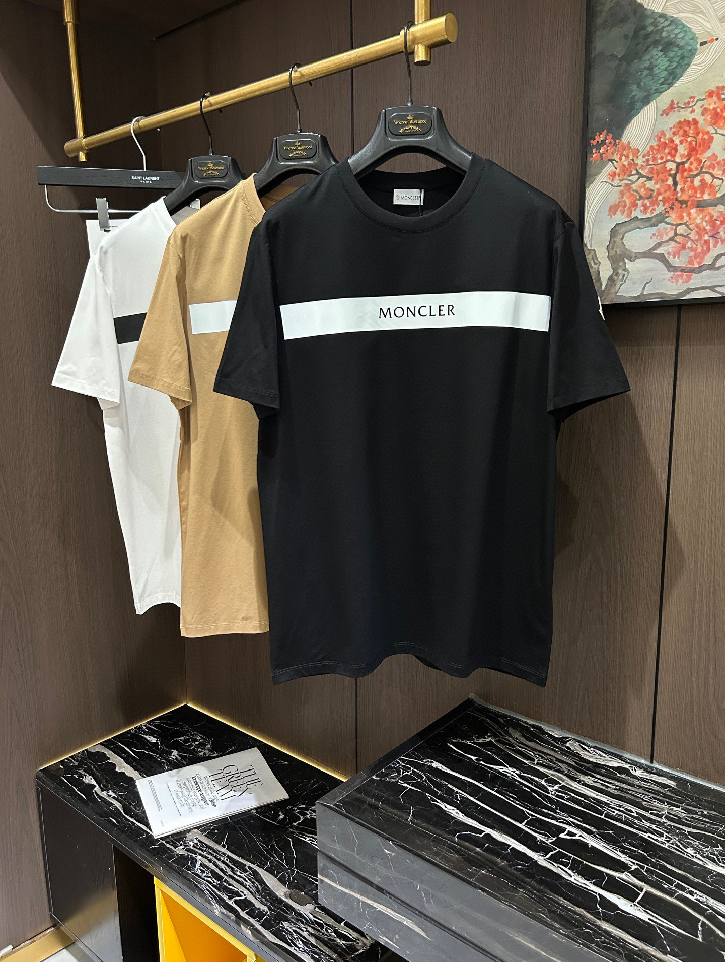 NO:148608,MON2025 spring and summer new short-sleeved sleeves have bright and bright overall color, smooth and soft feel, with a strong drape, natural and soft texture, super comfortable close body, and a strong drape!  T-shirts are very comfortable and practical in daily wear, super toughness is better than ordinary cotton, the texture is delicate, soft and skin-friendly, the touch is light and cool, the color is bright and the color is fast, the breathability and drape are good.. Number of codes M-3XL, T-shirt,tees, t-shirt,alexander wang19860909MON2025 春夏新款短袖 整体上色泽较鲜明和光亮,手感顺滑揉软,悬垂感特强,质地自然柔软、贴身超级舒服,悬垂感特强！ T恤日常穿搭很自在很实用,超级的有韧性比起一般的棉手感质感都更好的,面料质地细腻、柔软、亲肤,触感轻薄凉爽,色泽艳丽色牢度高,透气性及悬垂性好..码数M-3XL,,T-shirt,tees，t-shirt,alexander wang,Men's clothing