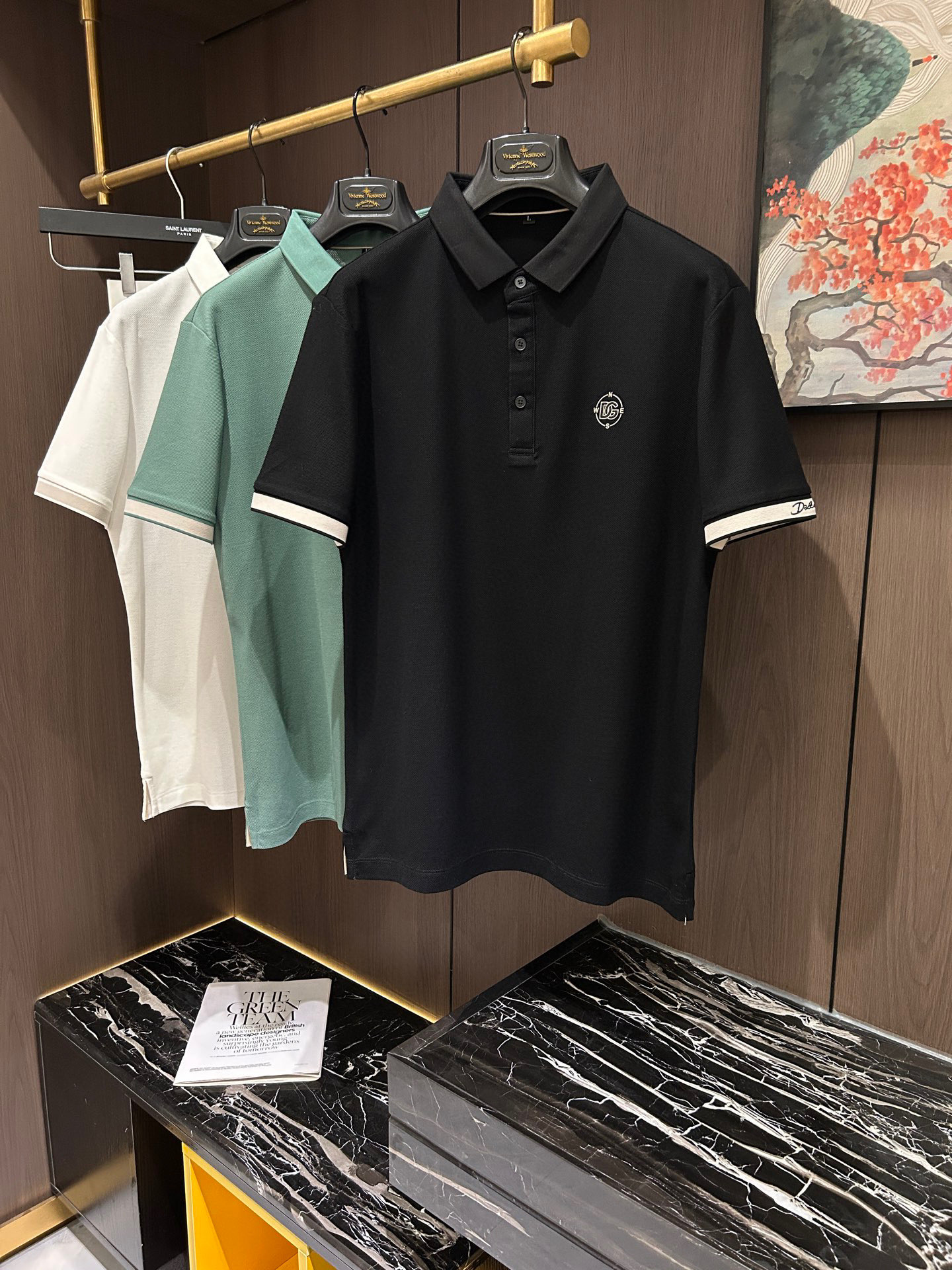 NO:152233,DG25S Spring and Summer Men's POLO Iconic LOGO logo on the chest. Overall, it is very light business and casual!  !  The upper body is light, comfortable and smooth. It is definitely a piece that makes you feel good for money!  !  !  Code number M-3XL, Dolce & Gabbana, alexander wang19860909DG25S春夏男士POLO 胸前标志性LOGO徽标 整体非常的轻商务休闲！！上身轻盈舒适顺滑 到手绝对让你觉得物有所值的一件单品！！！码数M-3XL,,Dolce&Gabbana,alexander wang,Men's clothing
