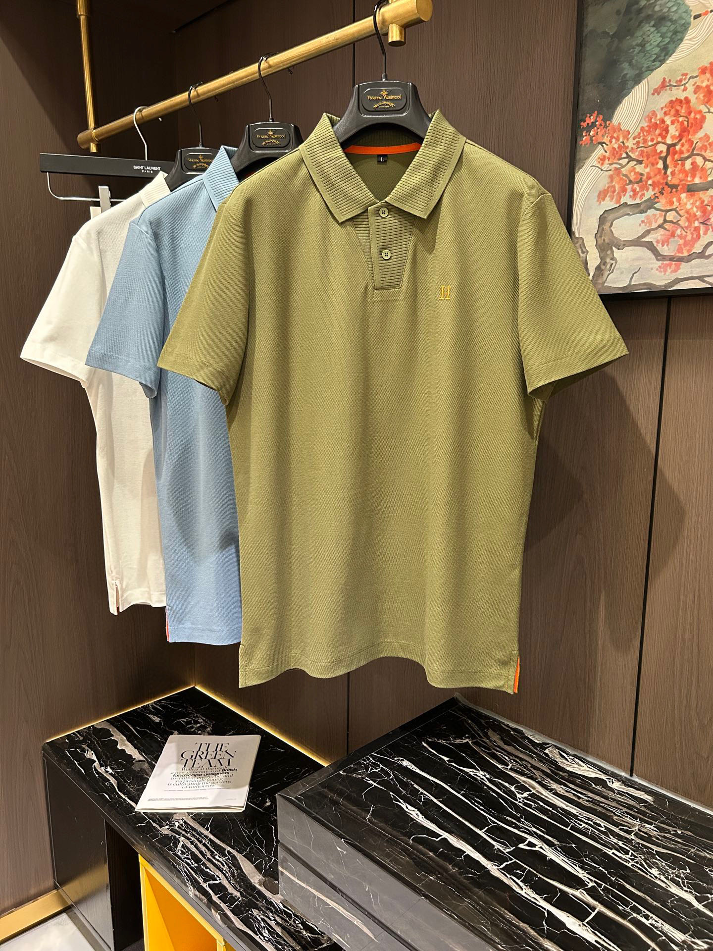 NO:152249,HER25S Spring and Summer Men's POLO Iconic LOGO logo on the chest overall is very light business and casual!  !  The upper body is light, comfortable and smooth. It is definitely a piece that makes you feel good for money!  !  !  Code number M-3XL, alexander wang19860909HER25S春夏男士POLO 胸前标志性LOGO徽标 整体非常的轻商务休闲！！上身轻盈舒适顺滑 到手绝对让你觉得物有所值的一件单品！！！码数M-3XL,,alexander wang,Men's clothing