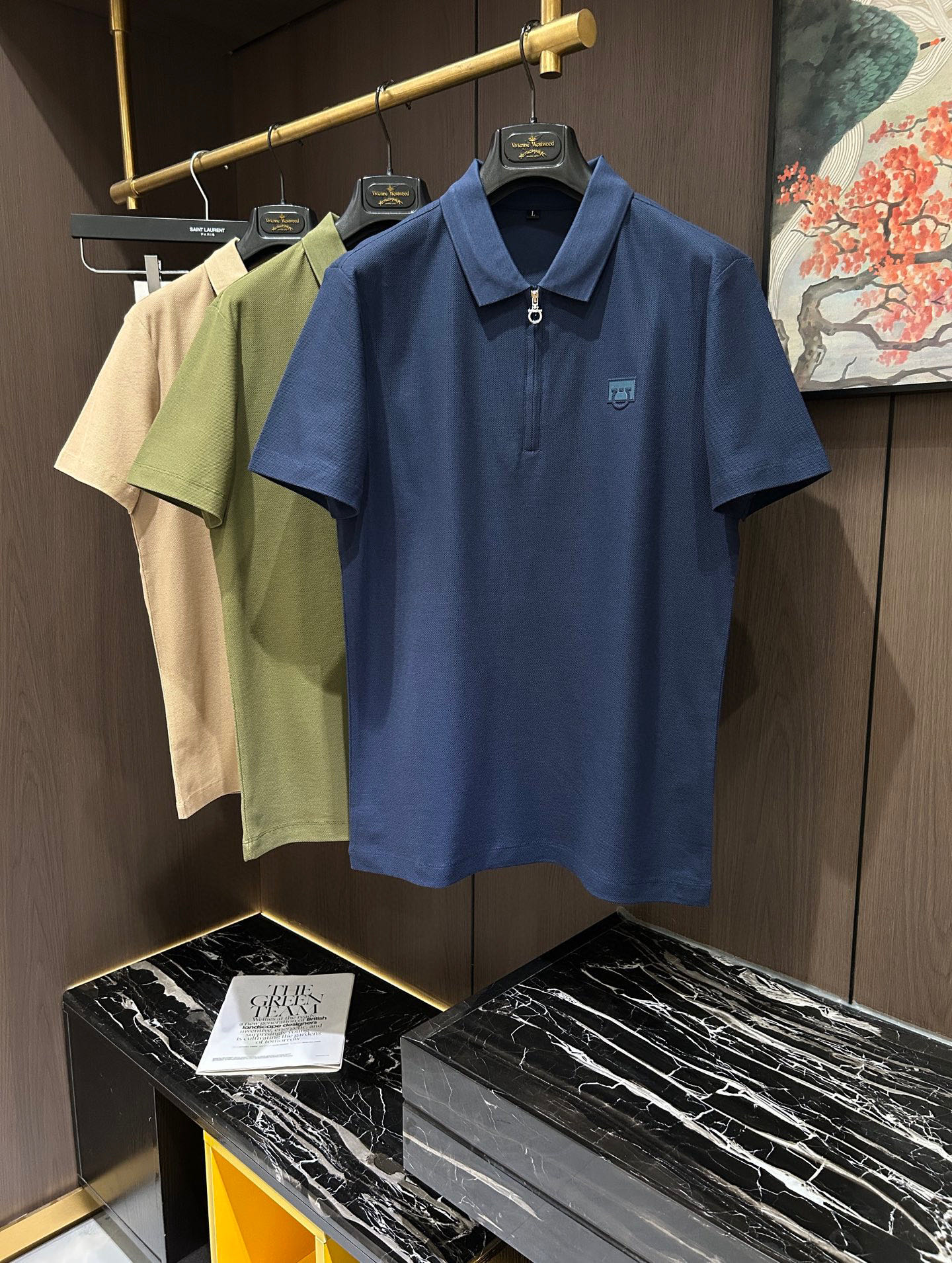 NO:152217,SF Philag*25S Spring and Summer Men's POLO Iconic LOGO logo on the chest overall is very light business and casual!  !  The upper body is light, comfortable and smooth. It is definitely a piece that makes you feel good for money!  !  !  Code number M-3XL, alexander wang19860909SF菲拉格*25S春夏男士POLO 胸前标志性LOGO徽标 整体非常的轻商务休闲！！上身轻盈舒适顺滑 到手绝对让你觉得物有所值的一件单品！！！码数M-3XL,,alexander wang,Men's clothing