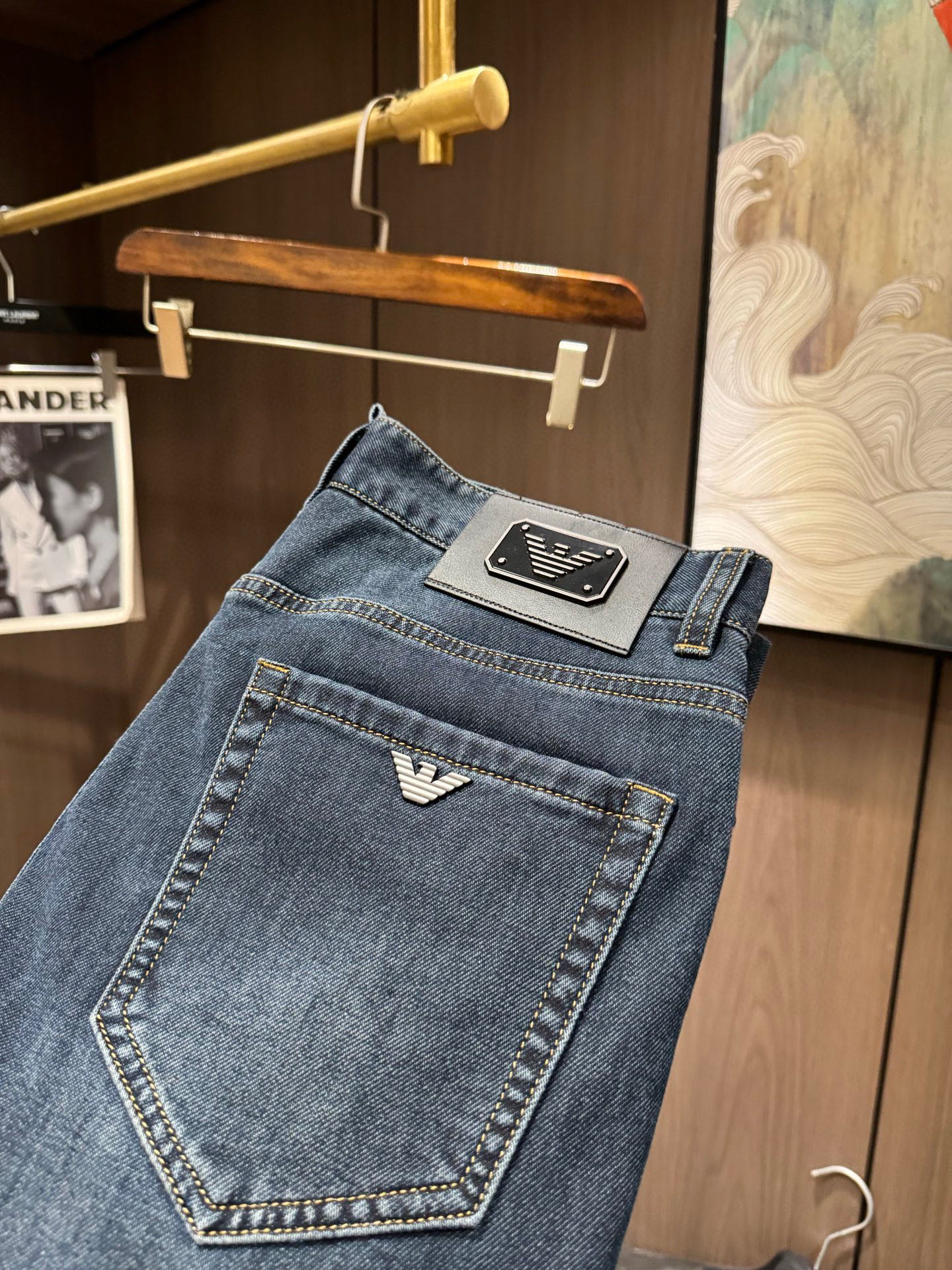 NO:152218,EA25S spring and summer men's casual jeans......Made of cotton denim fabric, soft texture without losing muscles and bones, dry and tough feel. Classic iconic brand logo, soul-like embellishment. All indicators are top-quality, which naturally brings an excellent body feel!  !  !  29-3837, jeans,alexander wang19860909EA25S春夏男士休闲牛仔裤.......棉质牛仔面料打造 质地柔软又不失筋骨,手感干爽有韧性 经典的标志性品牌徽标,灵魂般的点缀 各项指标皆为上品,自然带来极佳的上身体感！！！码数29-3837,,jeans,alexander wang,Men's clothing