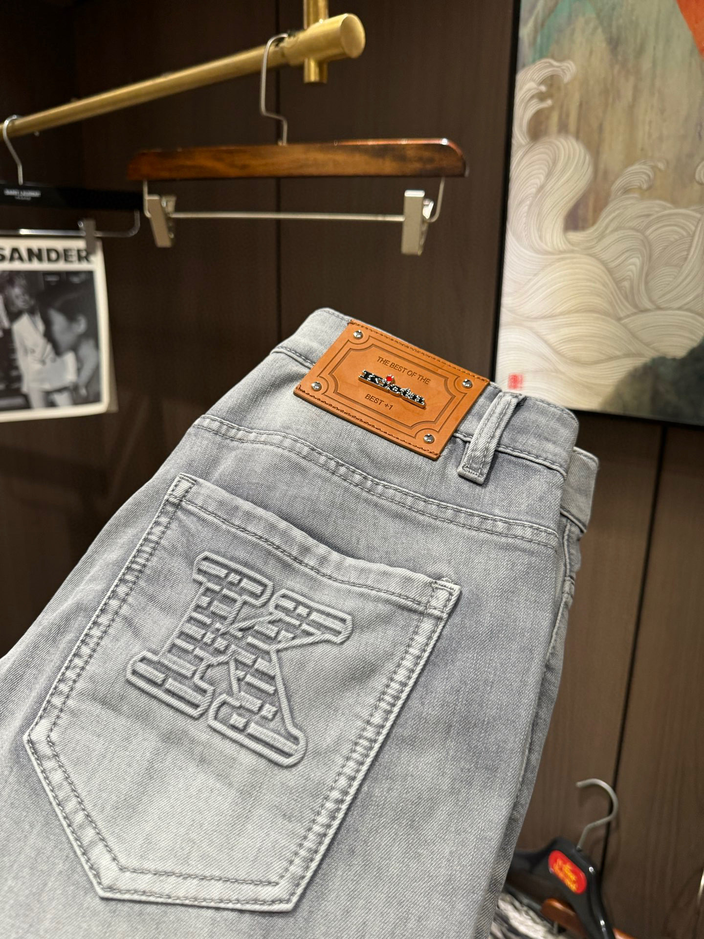 NO:152223,KITON25S spring and summer men's casual jeans..... made of cotton denim fabric. The texture is soft and not loses muscles and bones. The touch is dry and tough. The classic iconic brand logo, soul-like embellishment. All indicators are top-quality, which naturally brings an excellent body feel!  !  !  29-3837, jeans,alexander wang19860909KITON25S春夏男士休闲牛仔裤.......棉质牛仔面料打造 质地柔软又不失筋骨,手感干爽有韧性 经典的标志性品牌徽标,灵魂般的点缀 各项指标皆为上品,自然带来极佳的上身体感！！！码数29-3837,,jeans,alexander wang,Men's clothing