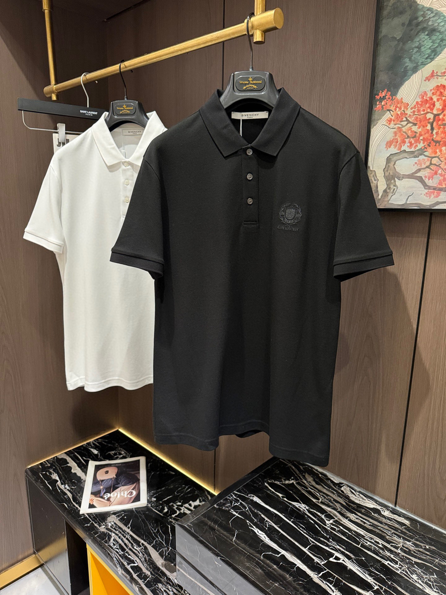 NO:152216,GIV25S Spring and Summer Men's POLO Iconic LOGO logo on the chest overall is very light business and casual!  !  The upper body is light, comfortable and smooth. It is definitely a piece that makes you feel good for money!  !  !  Code number M-3XL, alexander wang19860909GIV25S春夏男士POLO 胸前标志性LOGO徽标 整体非常的轻商务休闲！！上身轻盈舒适顺滑 到手绝对让你觉得物有所值的一件单品！！！码数M-3XL,,alexander wang,Men's clothing