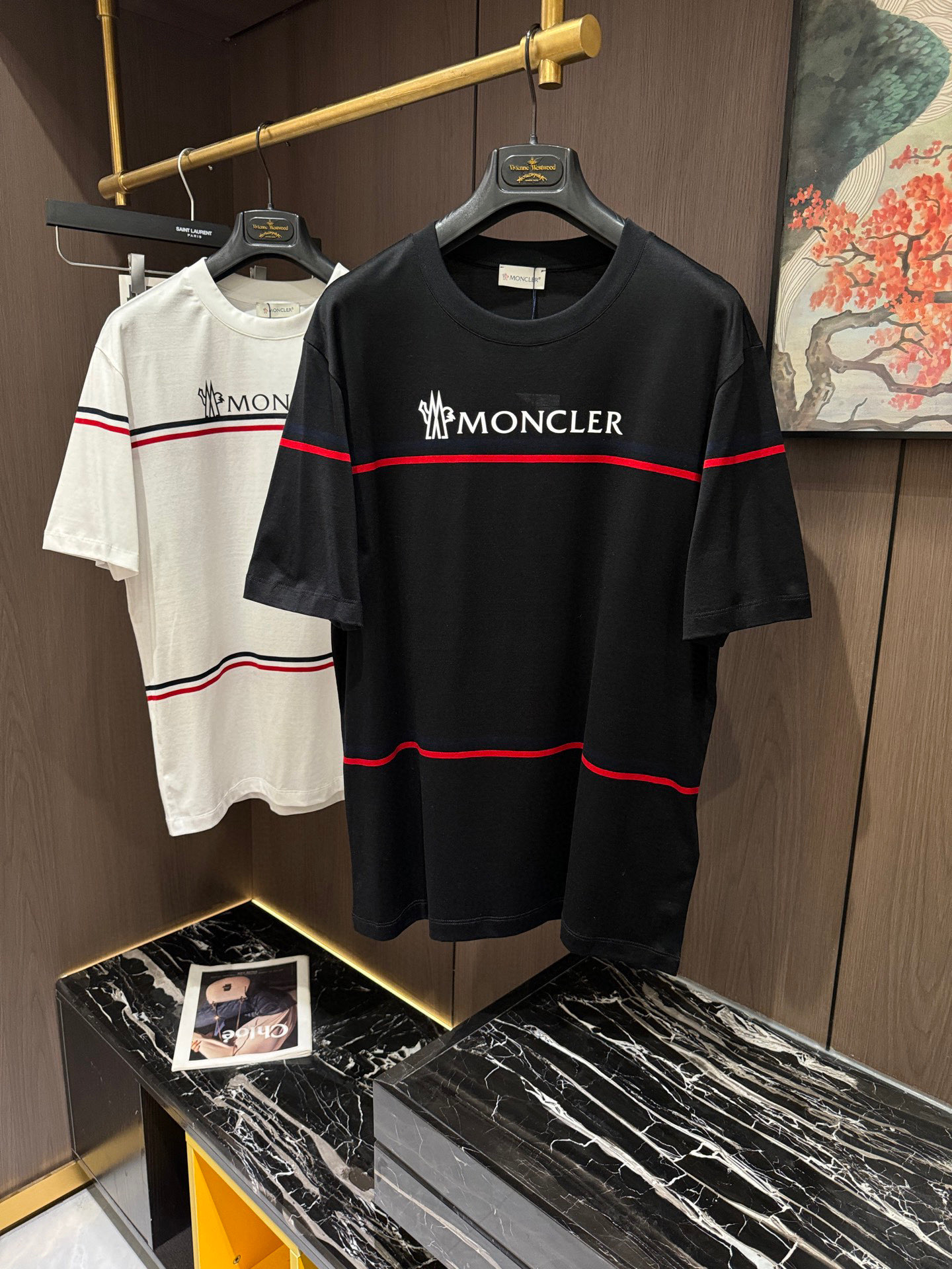 NO:152241,MON2025 spring and summer new short-sleeved sleeves have bright and bright overall color, smooth and soft feel, with a strong drape, natural and soft texture, super comfortable close body, and a strong drape!  T-shirts are very comfortable and practical in daily wear, super toughness is better than ordinary cotton, the texture is delicate, soft and skin-friendly, the touch is light and cool, the color is bright and the color is fast, the breathability and drape are good.. Number of codes M-3XL, T-shirt,tees, t-shirt,alexander wang19860909MON2025 春夏新款短袖 整体上色泽较鲜明和光亮,手感顺滑揉软,悬垂感特强,质地自然柔软、贴身超级舒服,悬垂感特强！ T恤日常穿搭很自在很实用,超级的有韧性比起一般的棉手感质感都更好的,面料质地细腻、柔软、亲肤,触感轻薄凉爽,色泽艳丽色牢度高,透气性及悬垂性好..码数M-3XL,,T-shirt,tees，t-shirt,alexander wang,Men's clothing