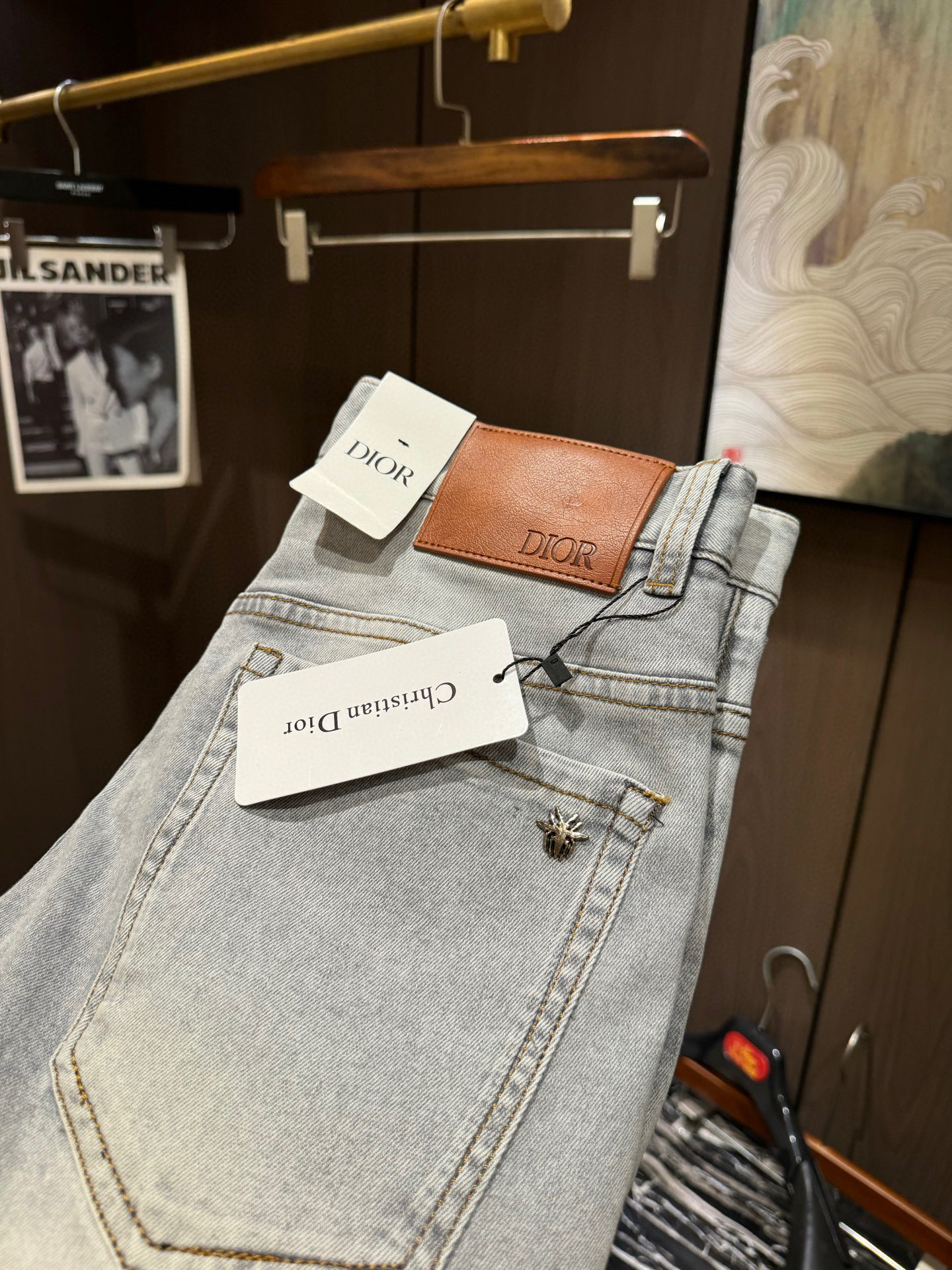 NO:155019,CD25S spring and summer men's straight jeans......Made of cotton denim fabric, soft texture without losing muscles and bones, dry and tough feel. Classic iconic embossed logo, soul-like embellishment. All indicators are top-quality, which naturally brings an excellent body feel!  !  !  29-3837, jeans,alexander wang19860909CD25S春夏男士直筒牛仔裤.......棉质牛仔面料打造 质地柔软又不失筋骨,手感干爽有韧性 经典的标志性浮雕徽标,灵魂般的点缀 各项指标皆为上品,自然带来极佳的上身体感！！！码数29-3837,,jeans,alexander wang,Men's clothing