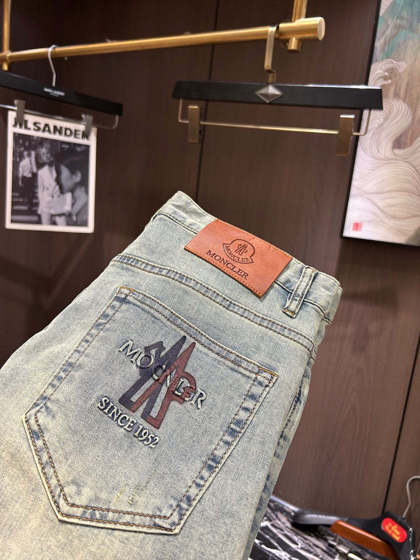 NO:155025,MON25S spring and summer men's casual jeans......Made of cotton denim fabric, soft texture without losing muscles and bones, dry and tough feel. Classic iconic brand logo, soul-like embellishment. All indicators are top-quality, which naturally brings an excellent body feel!  !  !  29-3837, jeans,alexander wang19860909MON25S春夏男士休闲牛仔裤.......棉质牛仔面料打造 质地柔软又不失筋骨,手感干爽有韧性 经典的标志性品牌徽标,灵魂般的点缀 各项指标皆为上品,自然带来极佳的上身体感！！！码数29-3837,,jeans,alexander wang,Men's clothing