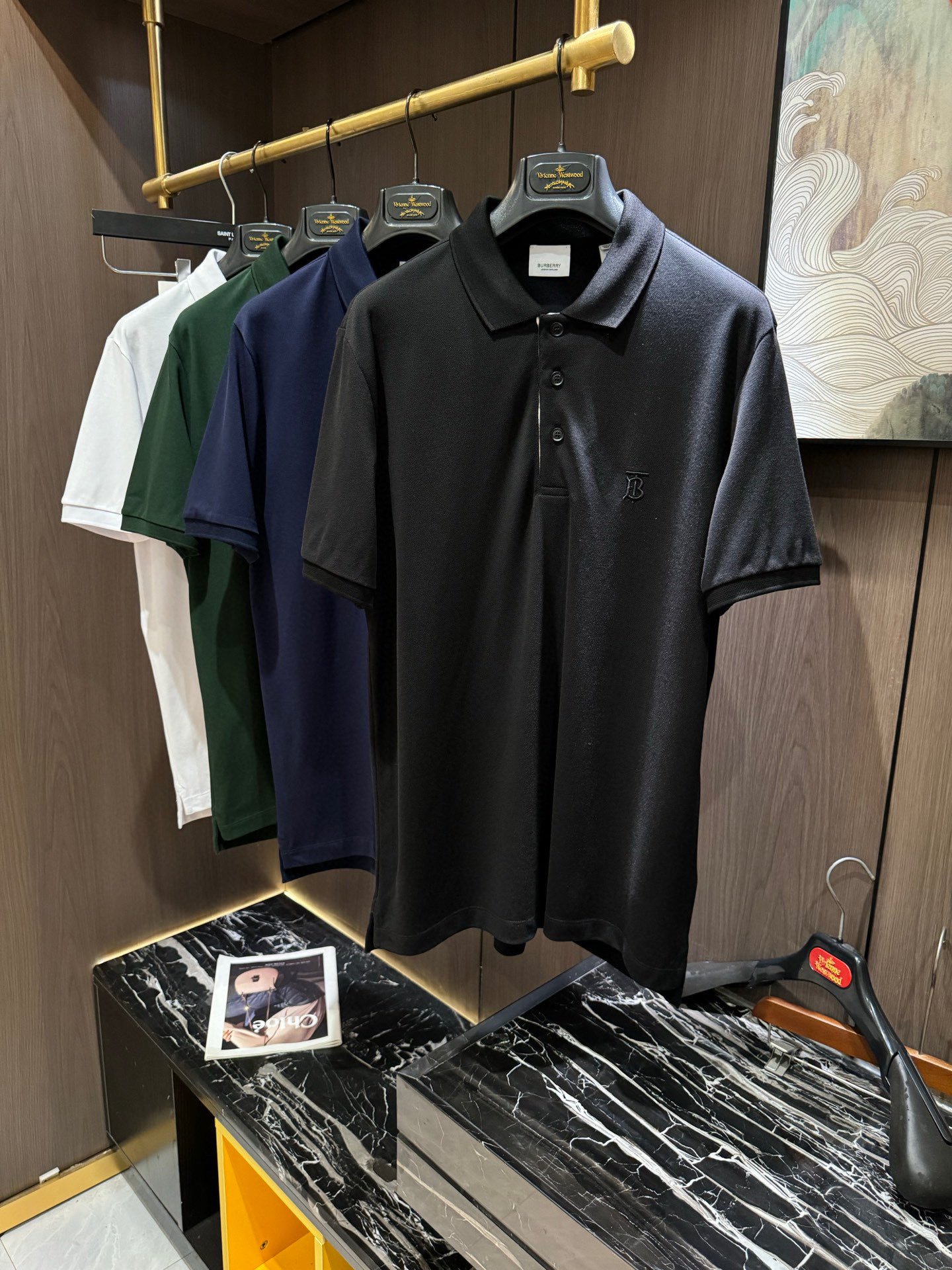 NO:160821,BUR25S Spring and Summer Men's POLO Iconic LOGO logo on the chest. Overall, it is very light business and casual!  !  Customer-supplied bead flooring cotton, the upper body is light, comfortable and smooth, and it is definitely a piece that makes you feel worthwhile!  !  !  Code number M-3XL, burberry, alexander wang19860909BUR25S春夏男士POLO 胸前标志性LOGO徽标 整体非常的轻商务休闲！！客供珠地棉,上身轻盈舒适顺滑 到手绝对让你觉得物有所值的一件单品！！！码数M-3XL,,burberry,alexander wang,Men's clothing