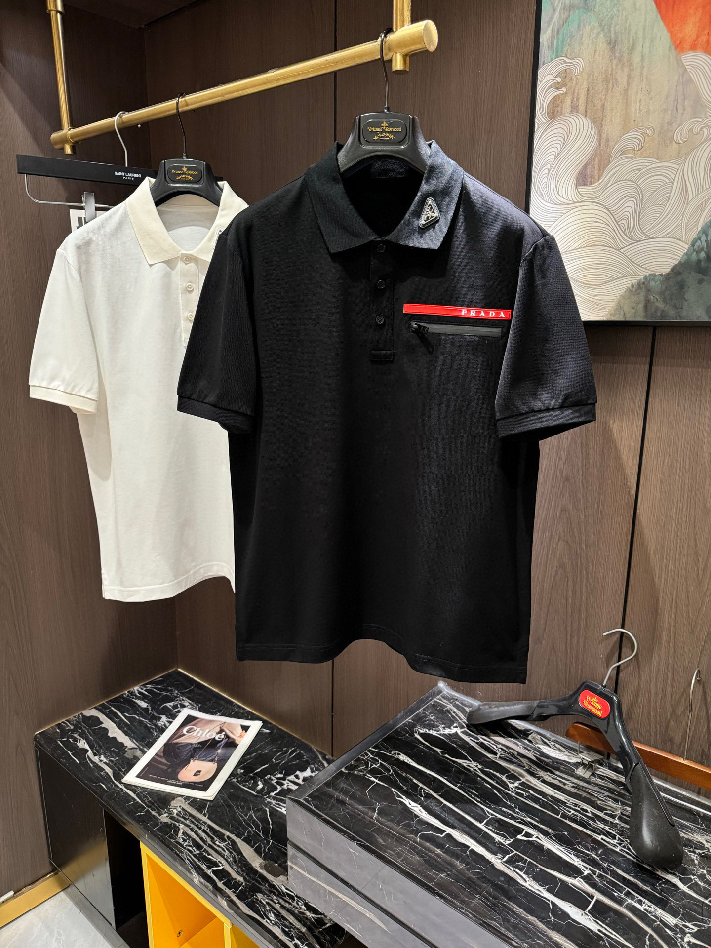 NO:160823,PRA25S Spring and Summer Men's POLO Iconic LOGO logo on the chest. Overall, it is very light business and casual!  !  Customer-supplied mercerized bead flooring cotton, the upper body is light, comfortable and smooth, and it is definitely a piece that makes you feel worthwhile!  !  !  Code number M-3XL, prada, alexander wang19860909PRA25S春夏男士POLO 胸前标志性LOGO徽标 整体非常的轻商务休闲！！客供丝光珠地棉,上身轻盈舒适顺滑 到手绝对让你觉得物有所值的一件单品！！！码数M-3XL,,prada,alexander wang,Men's clothing