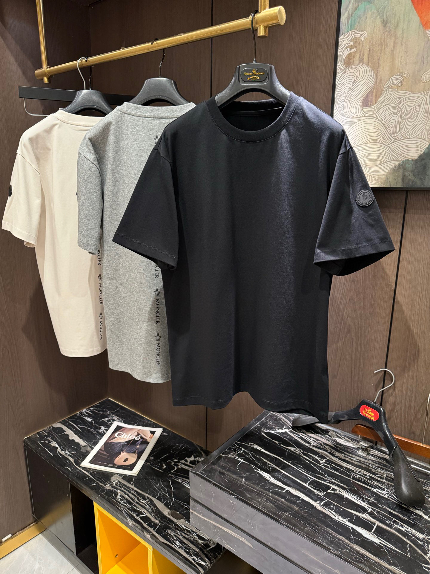 NO:160829,MON2025 spring and summer new short-sleeved sleeves have bright and bright overall color, smooth and soft feel, with a strong drape, natural and soft texture, super comfortable close body, and a strong drape!  T-shirts are very comfortable and practical in daily wear, super toughness is better than ordinary cotton, the texture is delicate, soft and skin-friendly, the touch is light and cool, the color is bright and the color is fast, the breathability and drape are good.. Number of codes M-3Xl, T-shirt,tees, t-shirt,alexander wang19860909MON2025 春夏新款短袖 整体上色泽较鲜明和光亮,手感顺滑揉软,悬垂感特强,质地自然柔软、贴身超级舒服,悬垂感特强！ T恤日常穿搭很自在很实用,超级的有韧性比起一般的棉手感质感都更好的,面料质地细腻、柔软、亲肤,触感轻薄凉爽,色泽艳丽色牢度高,透气性及悬垂性好..码数M-3Xl,,T-shirt,tees，t-shirt,alexander wang,Men's clothing